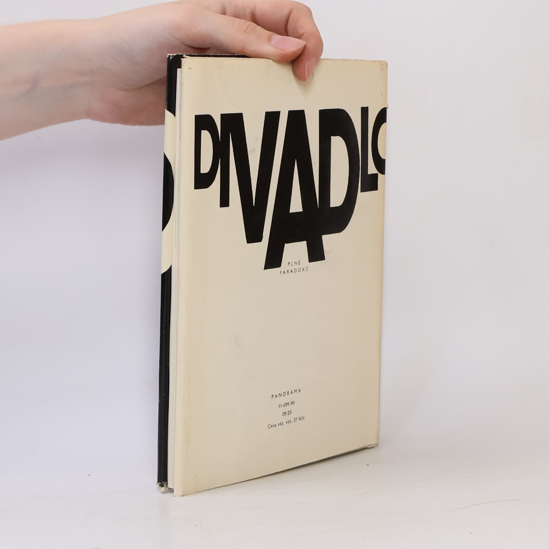 Vladimír Just Divadlo plné paradoxů. Příběh Divadla satiry 1944-1949 a nejen jeho