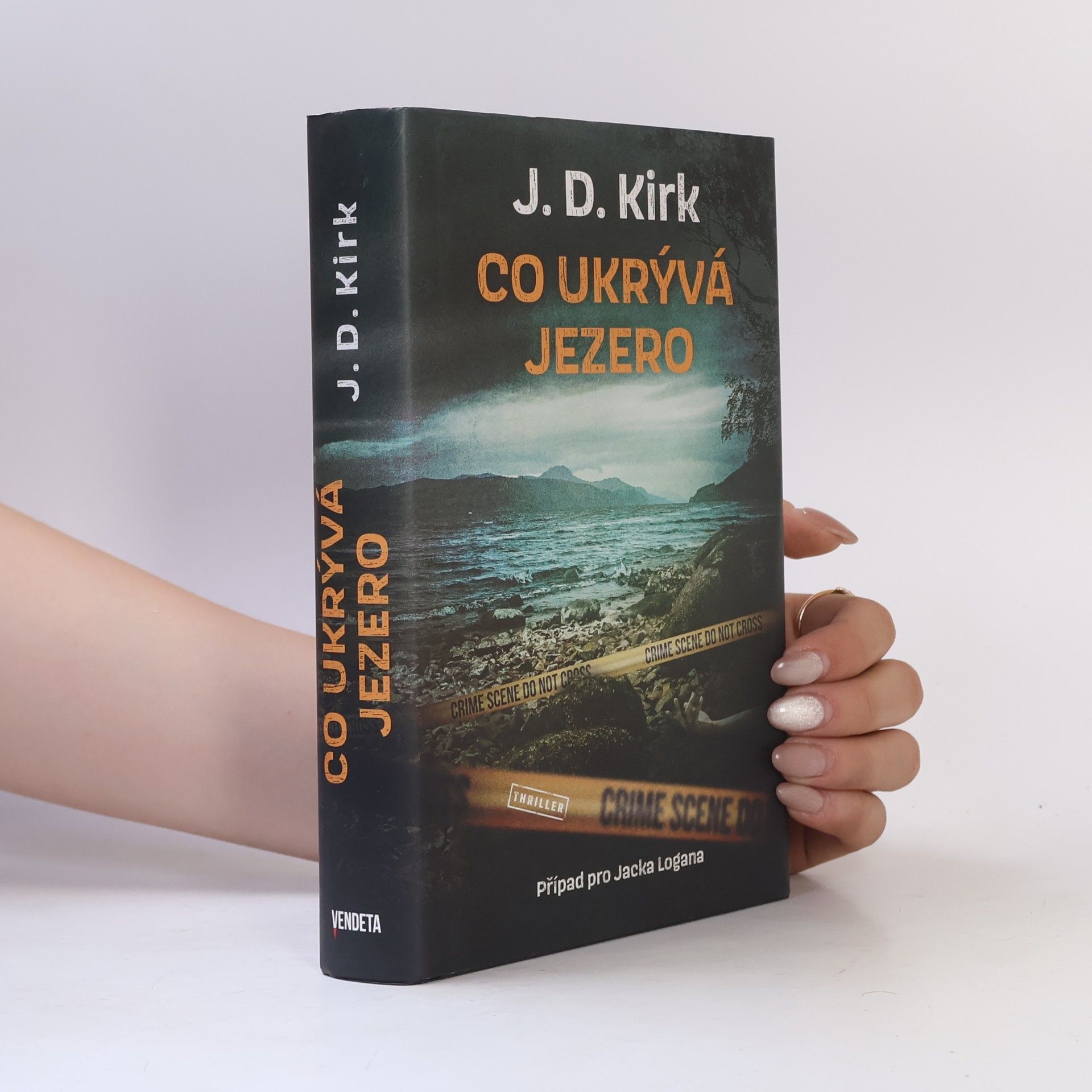 Barry Hutchison Co ukrývá jezero