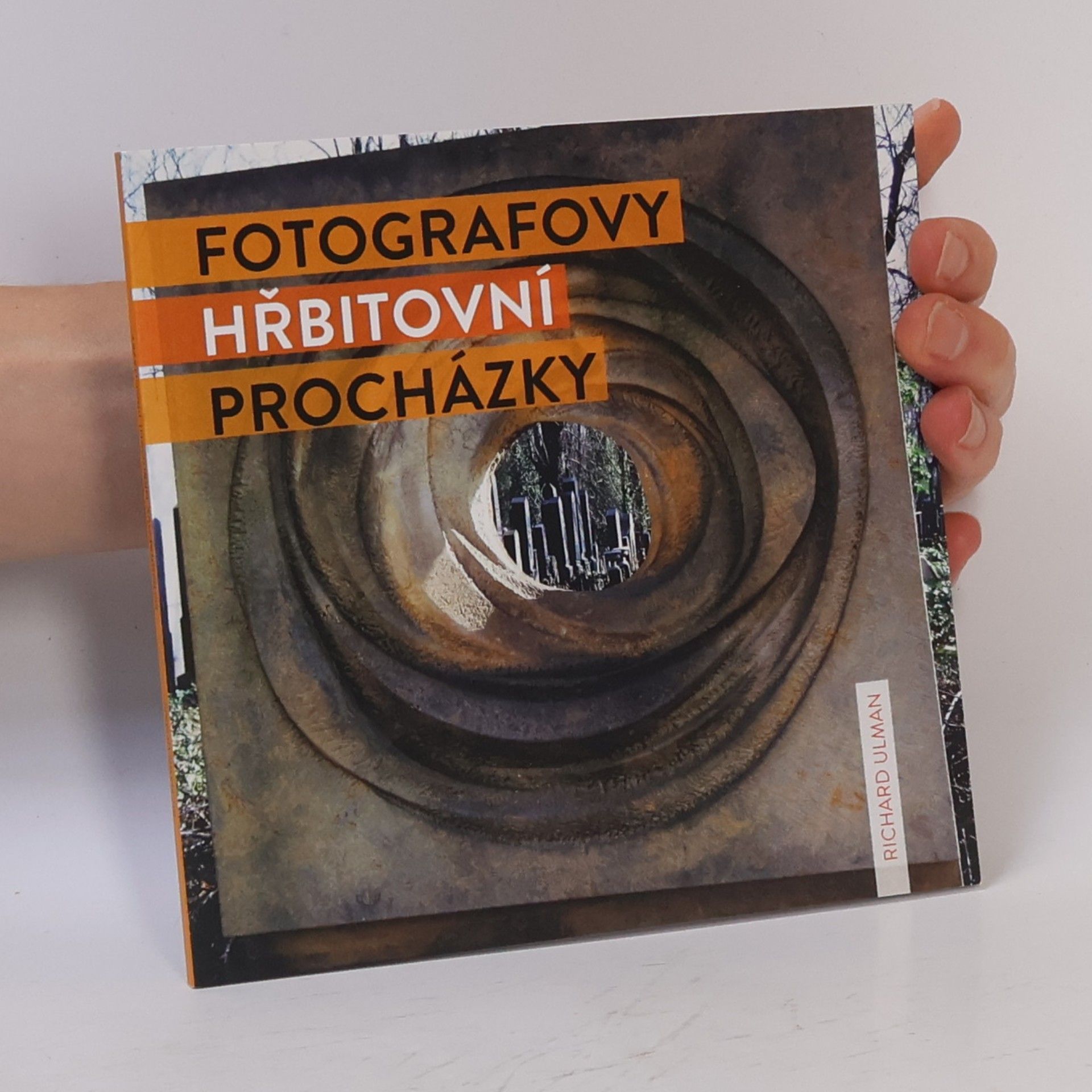 Richard Ulman Fotografovy hřbitovní procházky