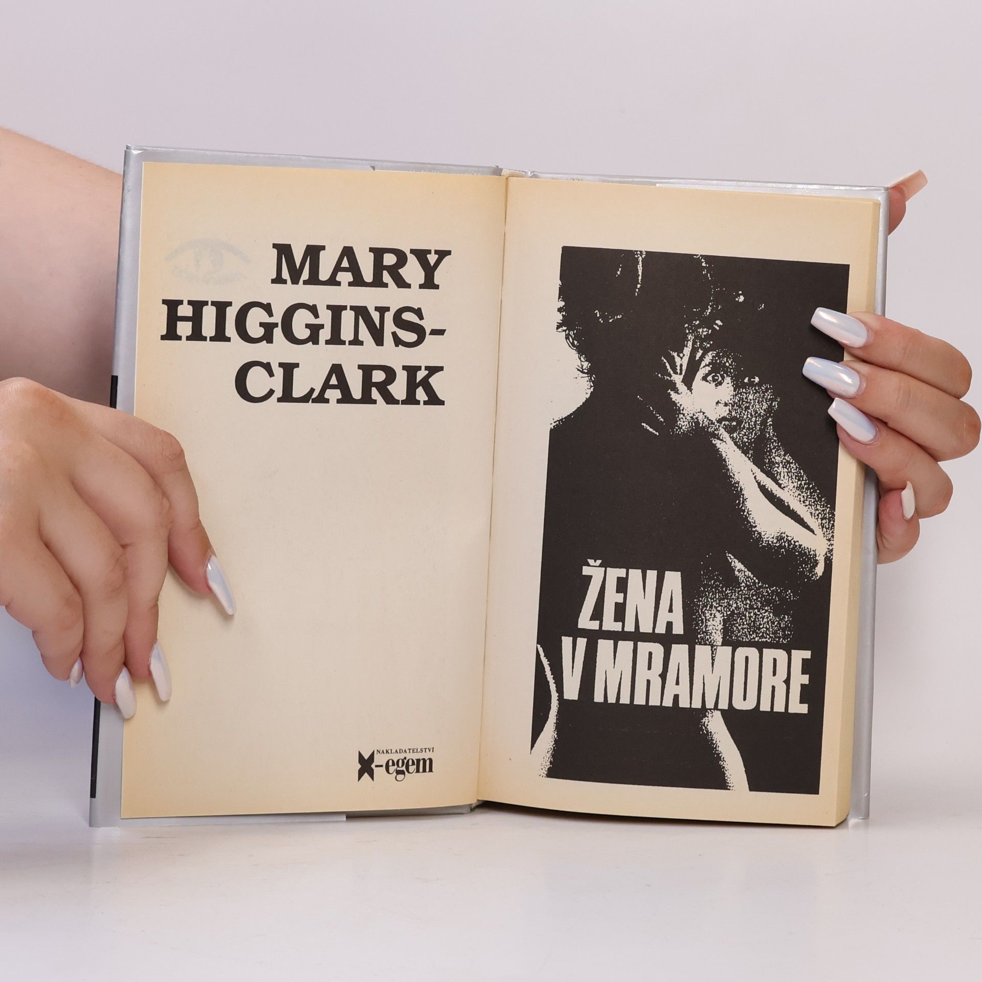 Mary Higginsová Clarková Žena v mramore