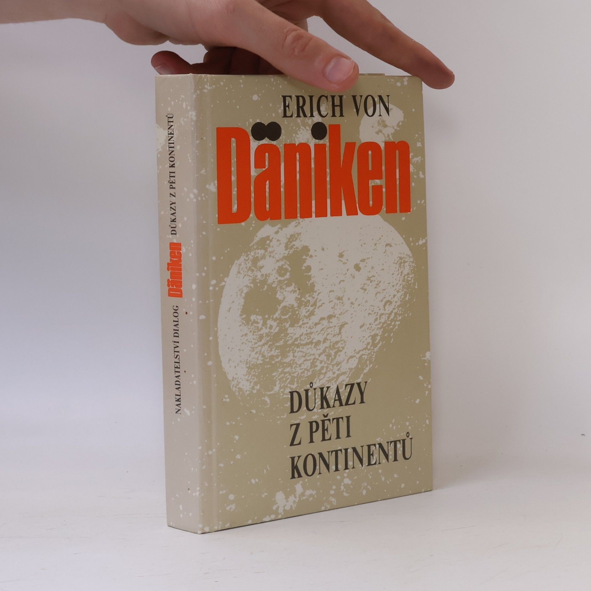 Erich von Däniken Důkazy z pěti kontinentů