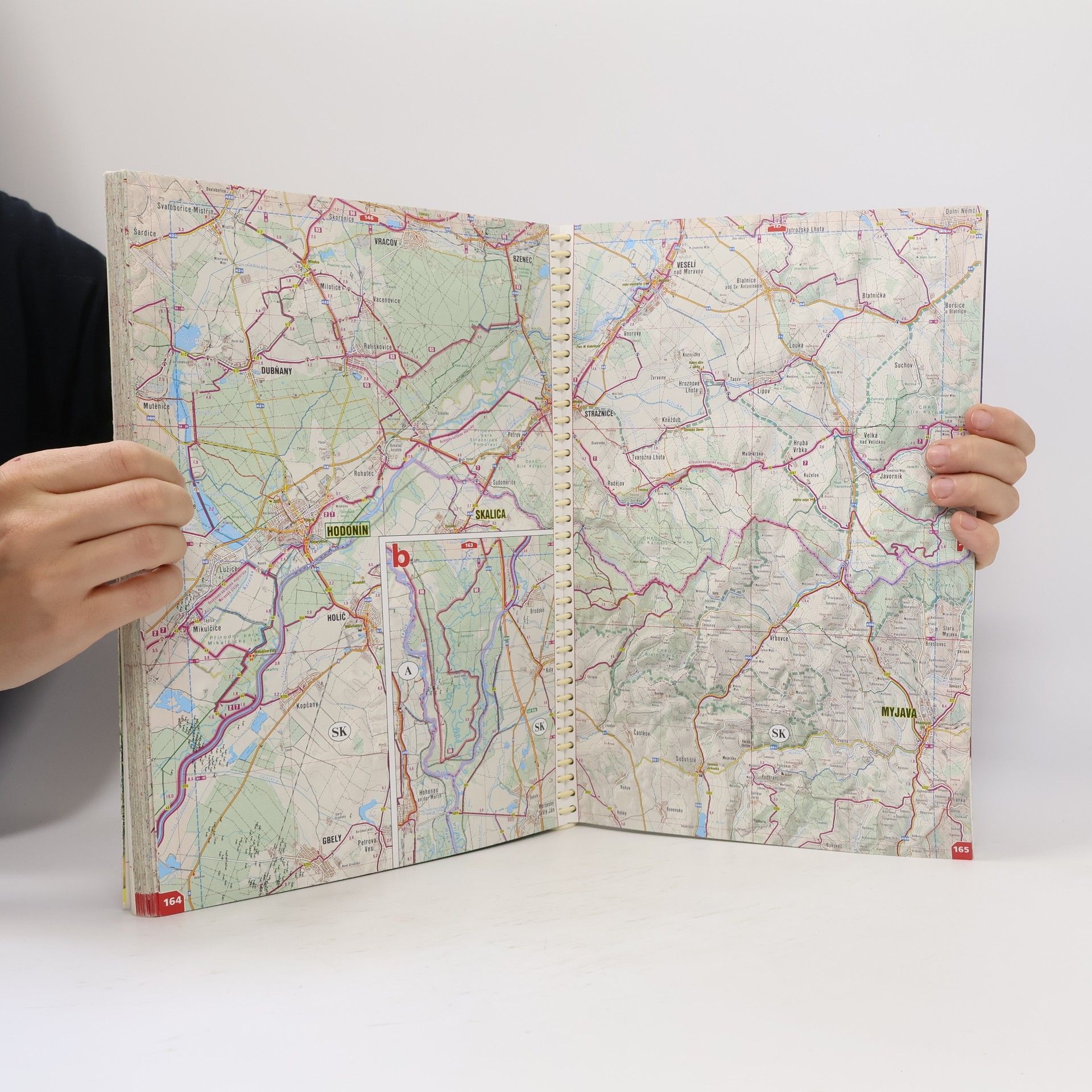 Kolektiv autorů Cykloatlas Česko 1: 100 000. 99 tipů na cykloturistické výlety. 32 000 km cyklotras, kilometráž, čísla cyklotras...vše o cykloturistice