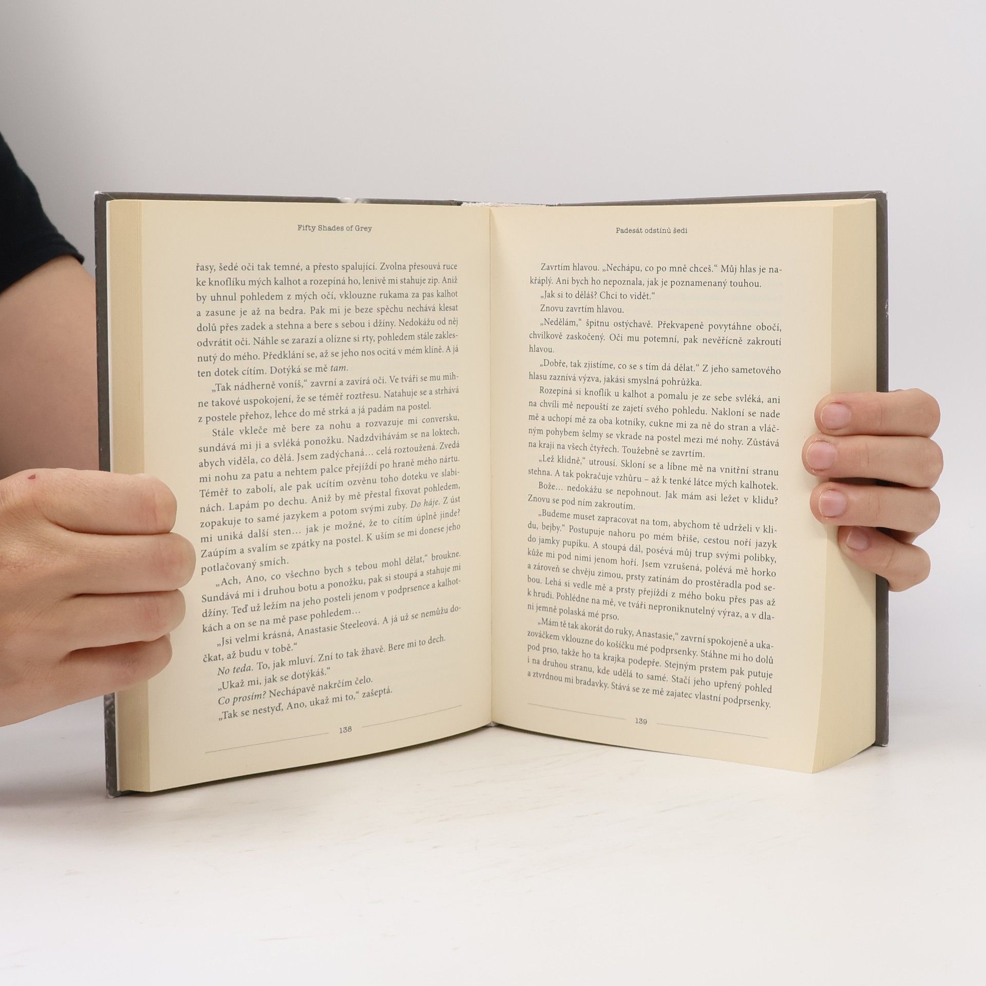 E. L. James Padesát odstínů šedi