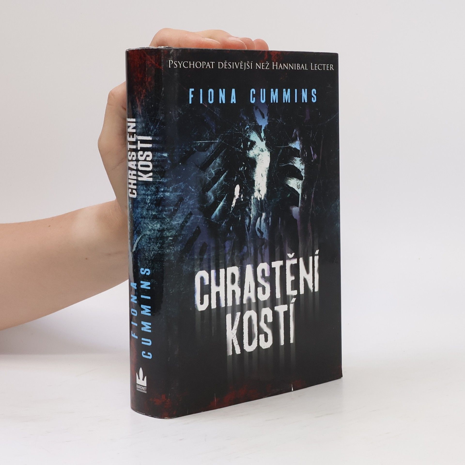 Fiona Cummins Chrastění kostí