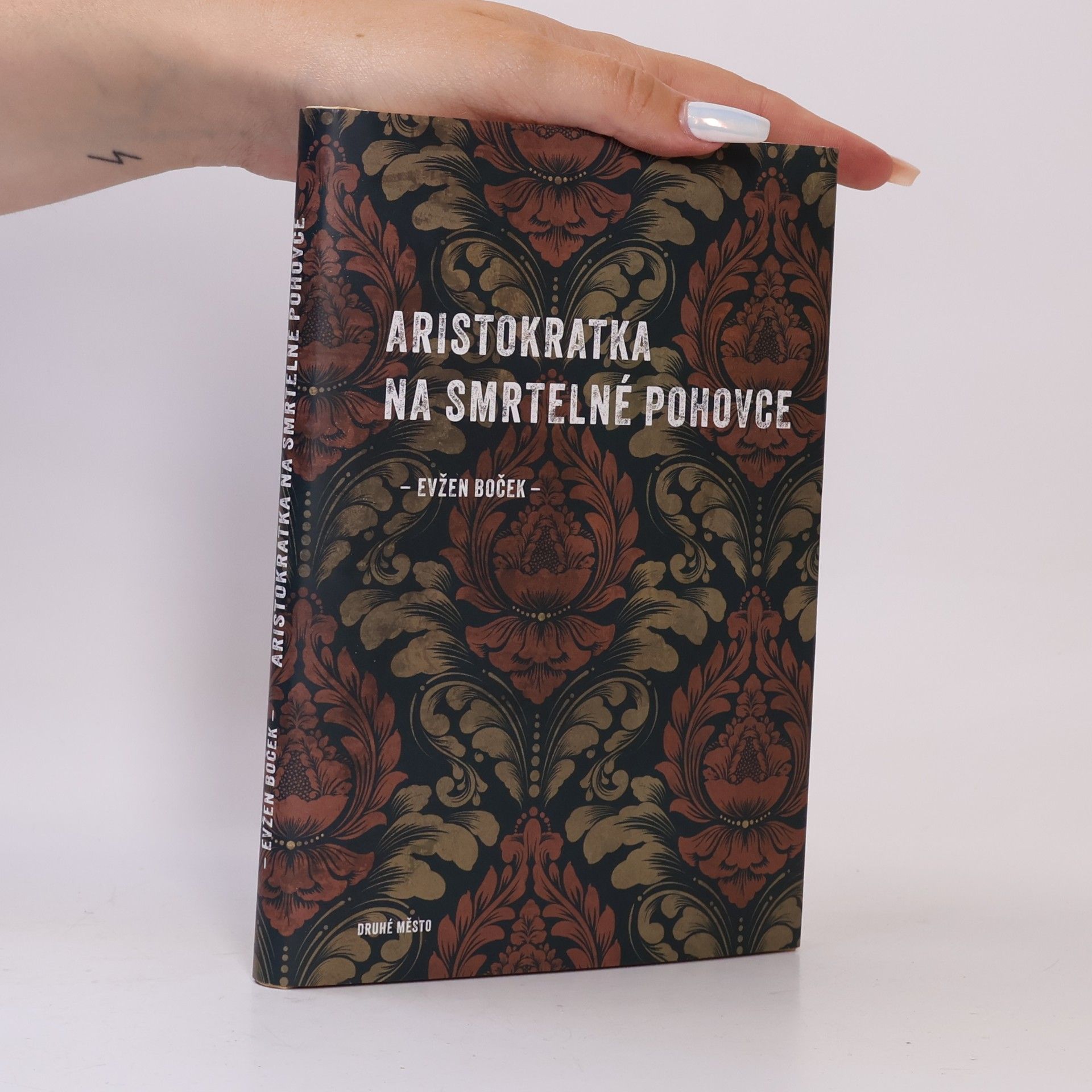 Aristokratka na smrtelné pohovce