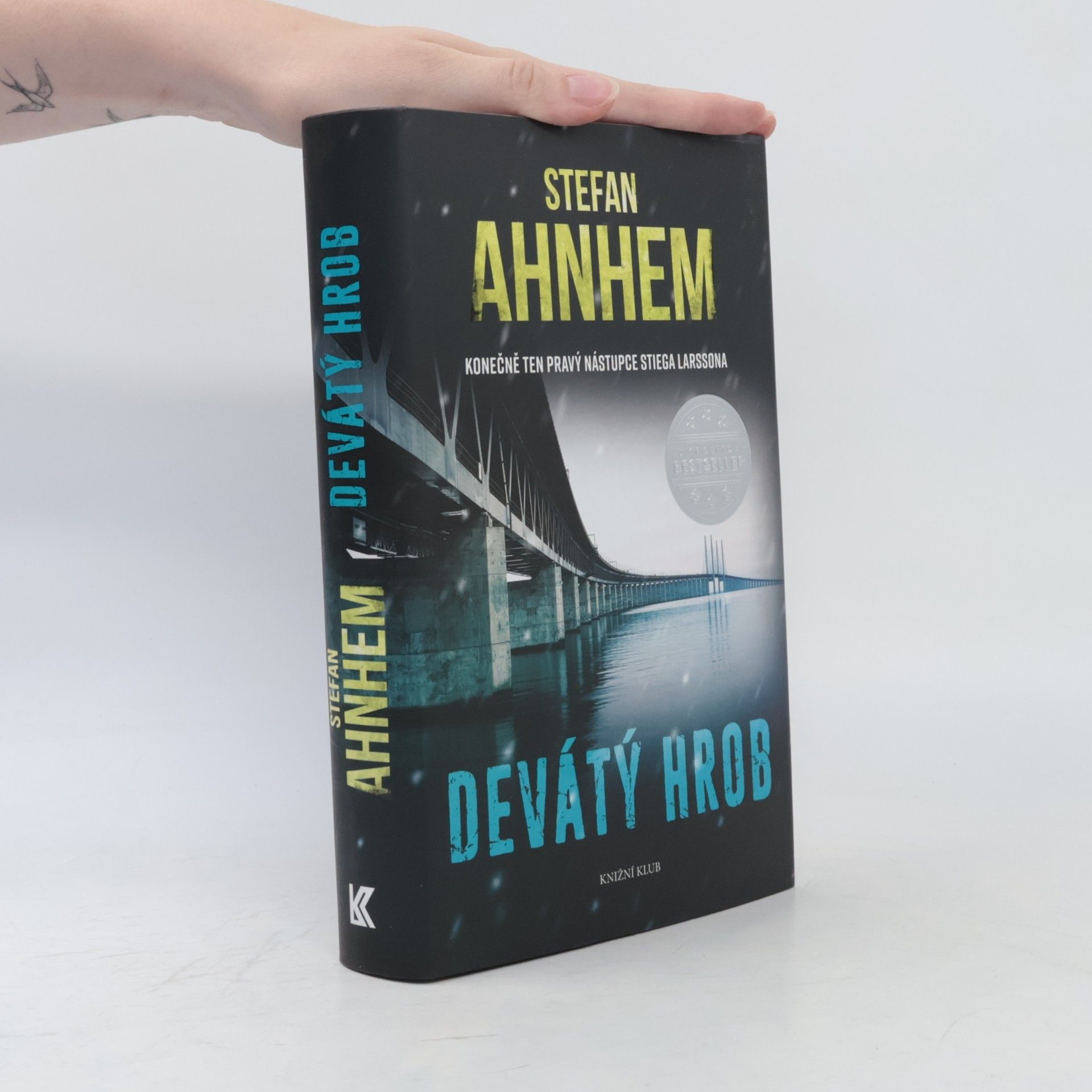 Stefan Ahnhem Devátý hrob