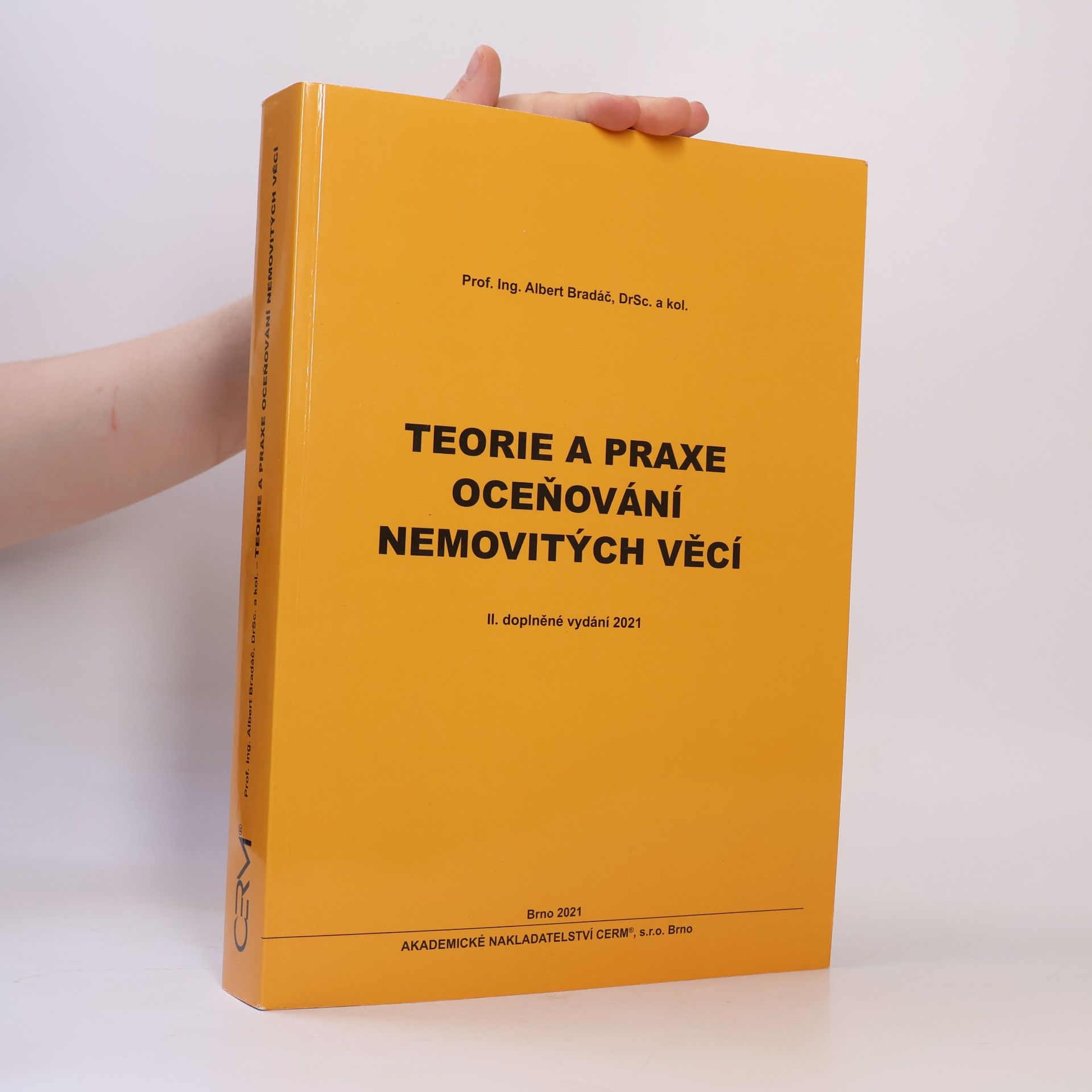 Albert Bradáč Teorie a praxe oceňování nemovitých věcí