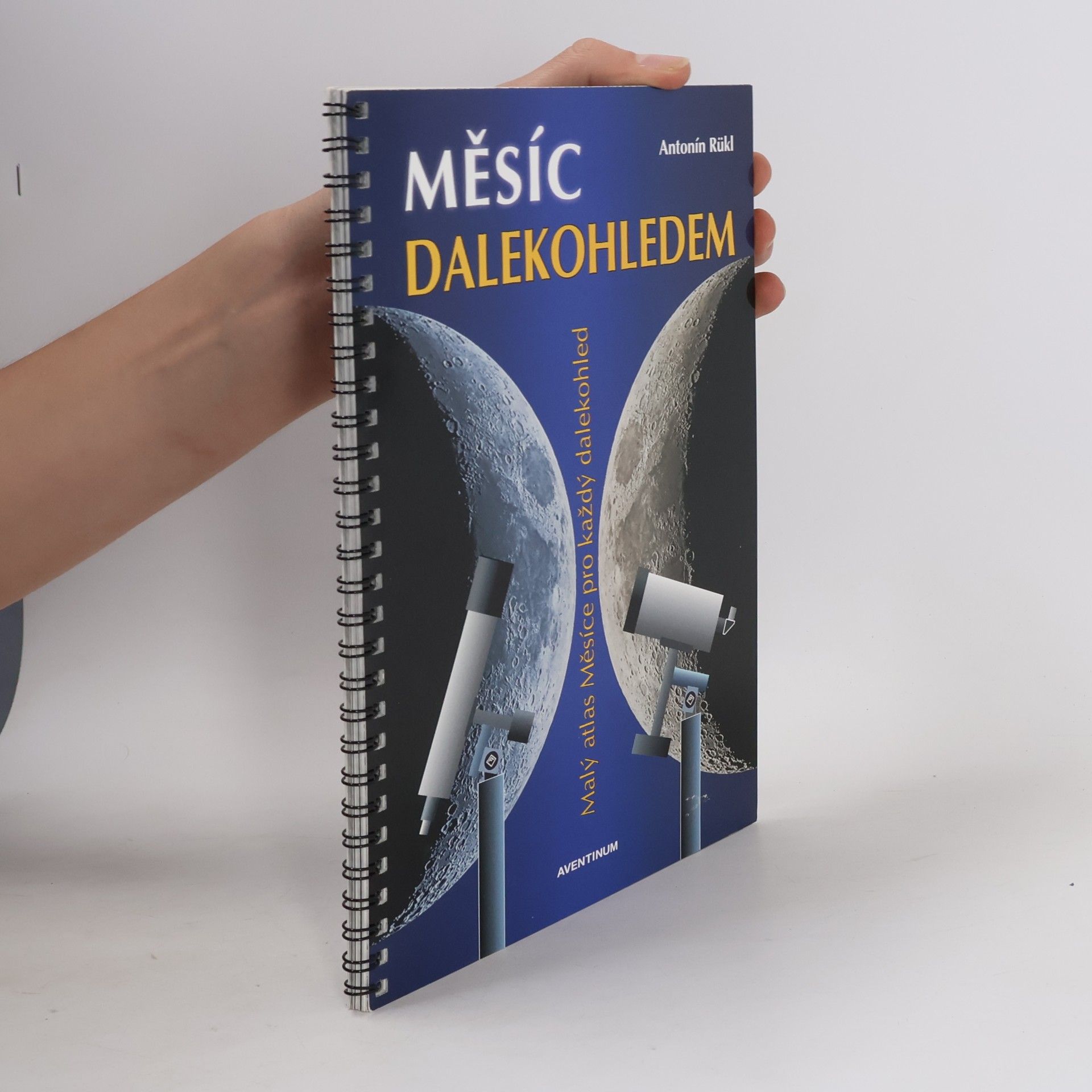 Antonín Rükl Měsíc dalekohledem