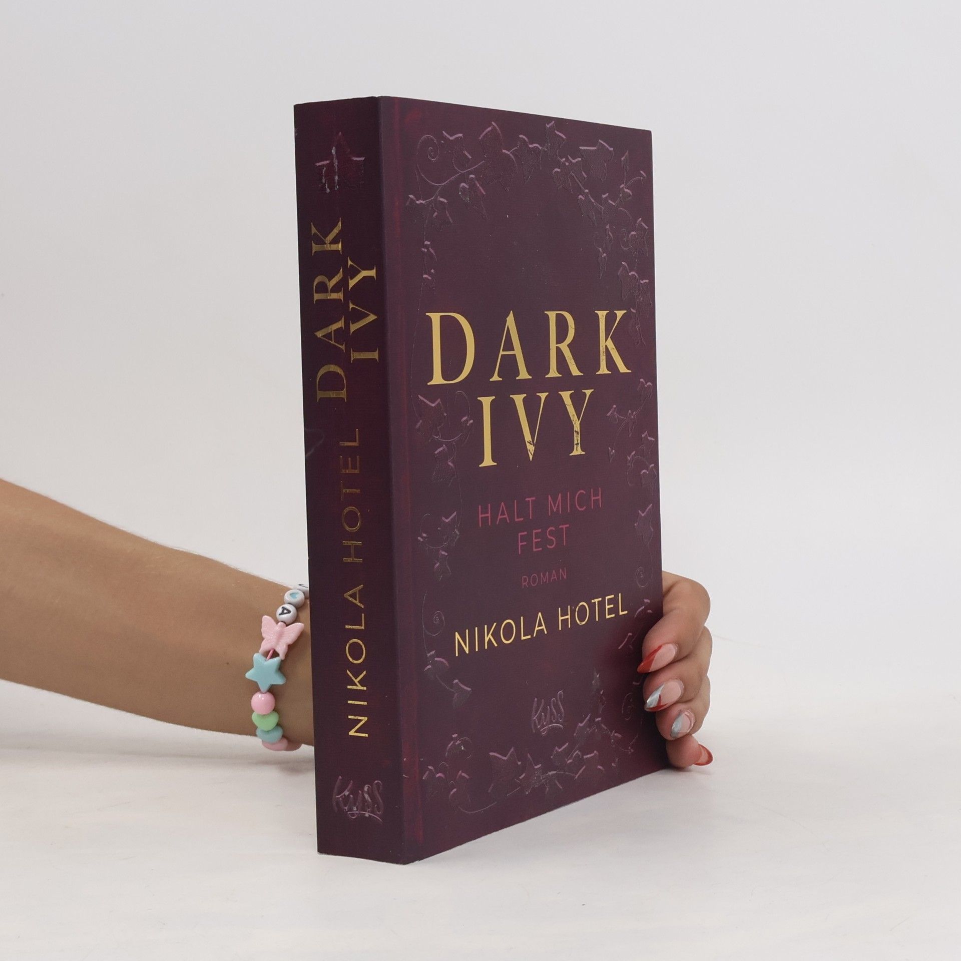 Nikola Hotel Dark Ivy