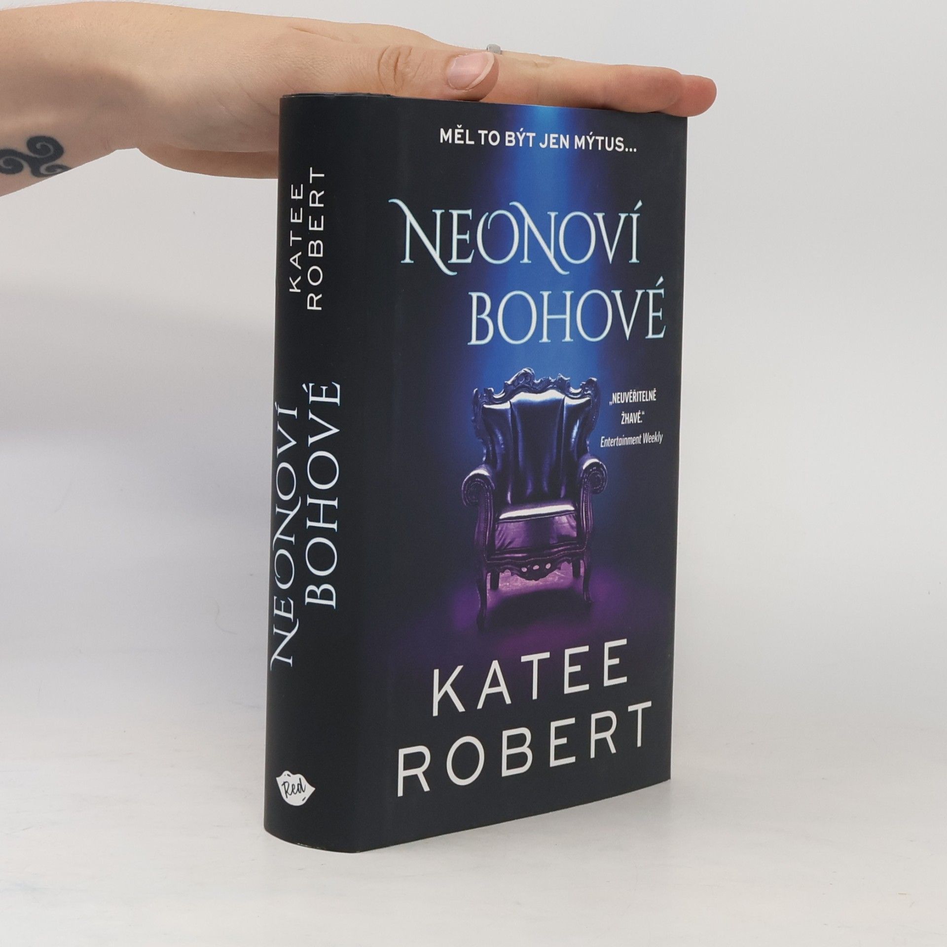 Katee Robert Neonoví bohové