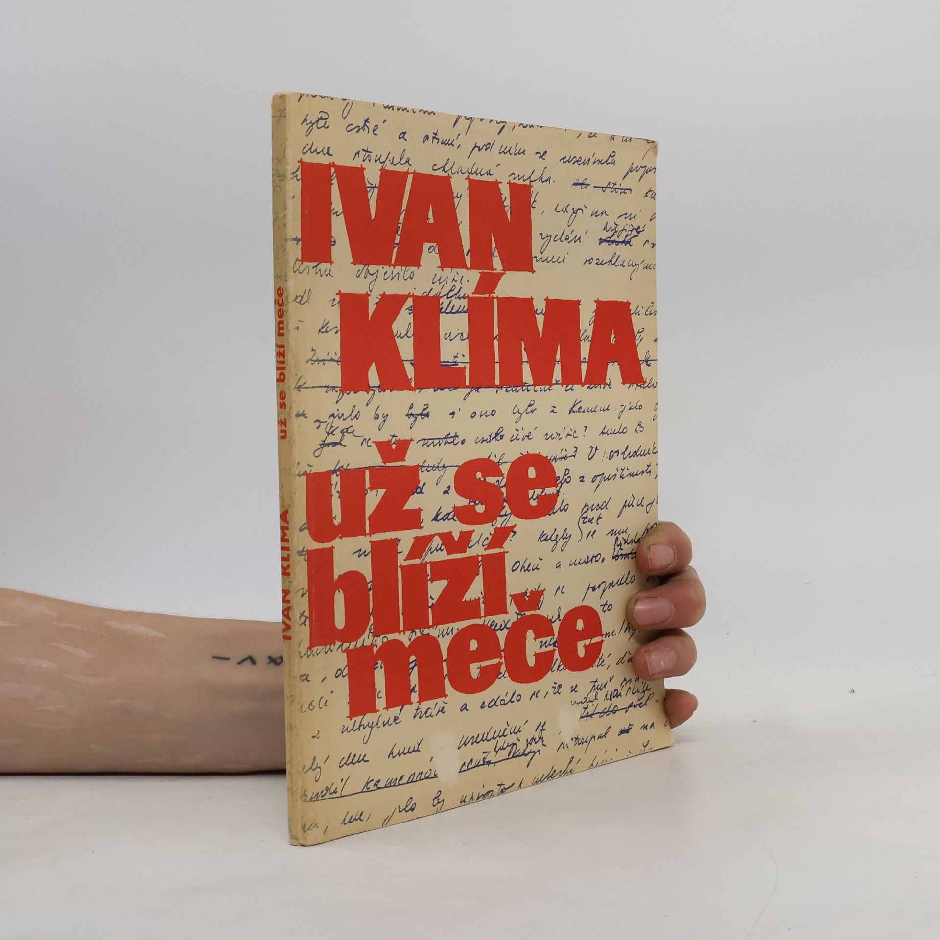 Ivan Klíma Už se blíží meče. Eseje, fejetony, rozhovory