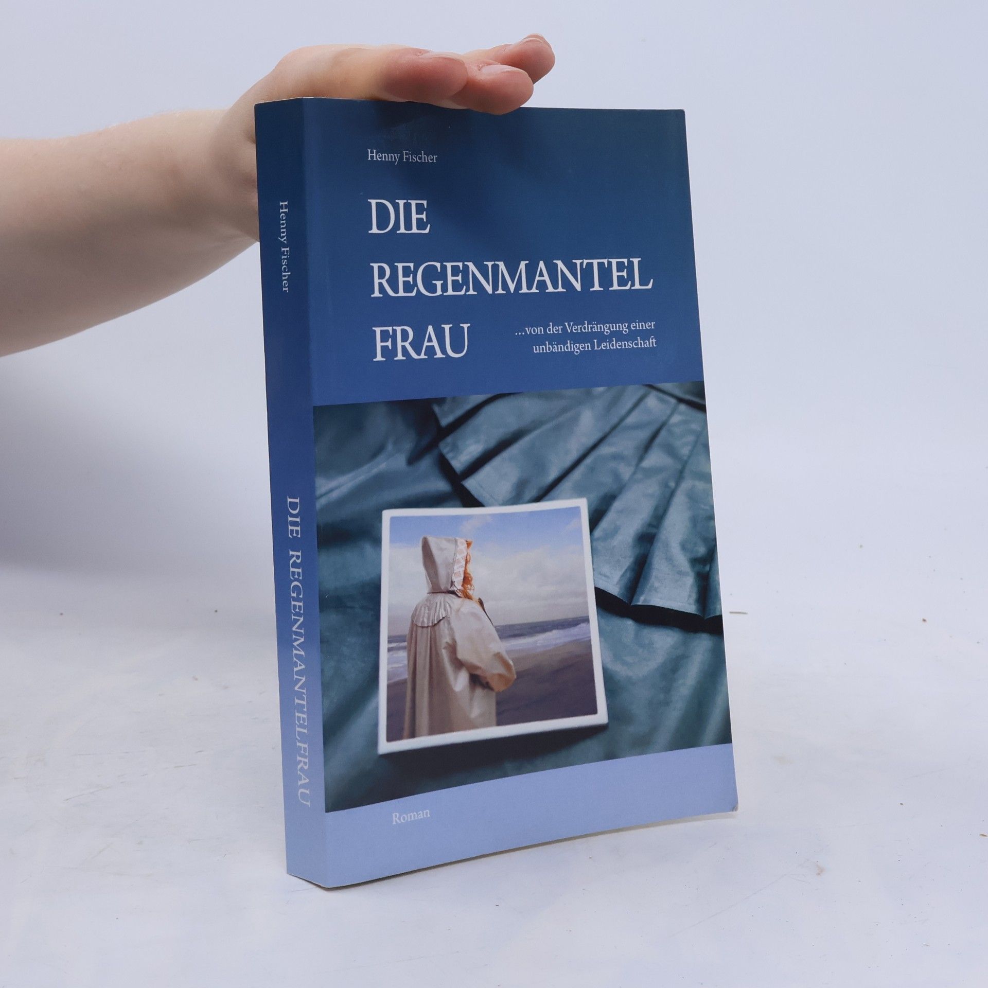 Henny Fischer Die Regenmantelfrau