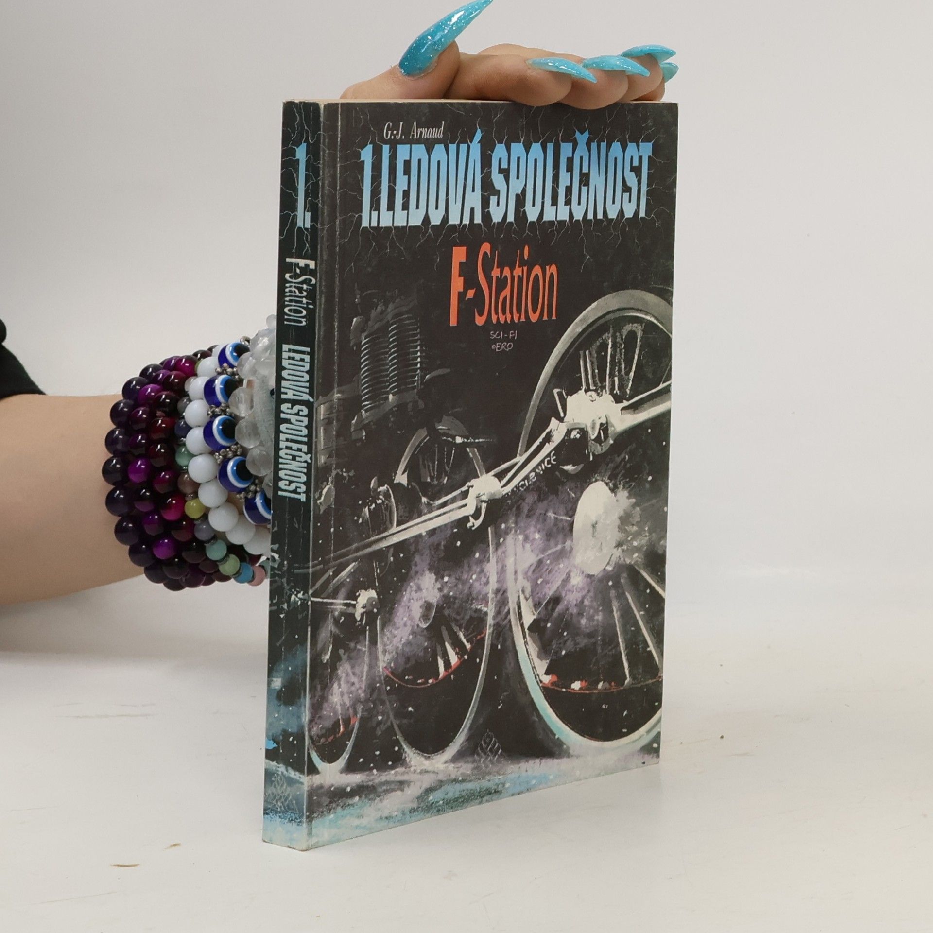 Georges-Jean Arnaud Ledová společnost 1: F-Station