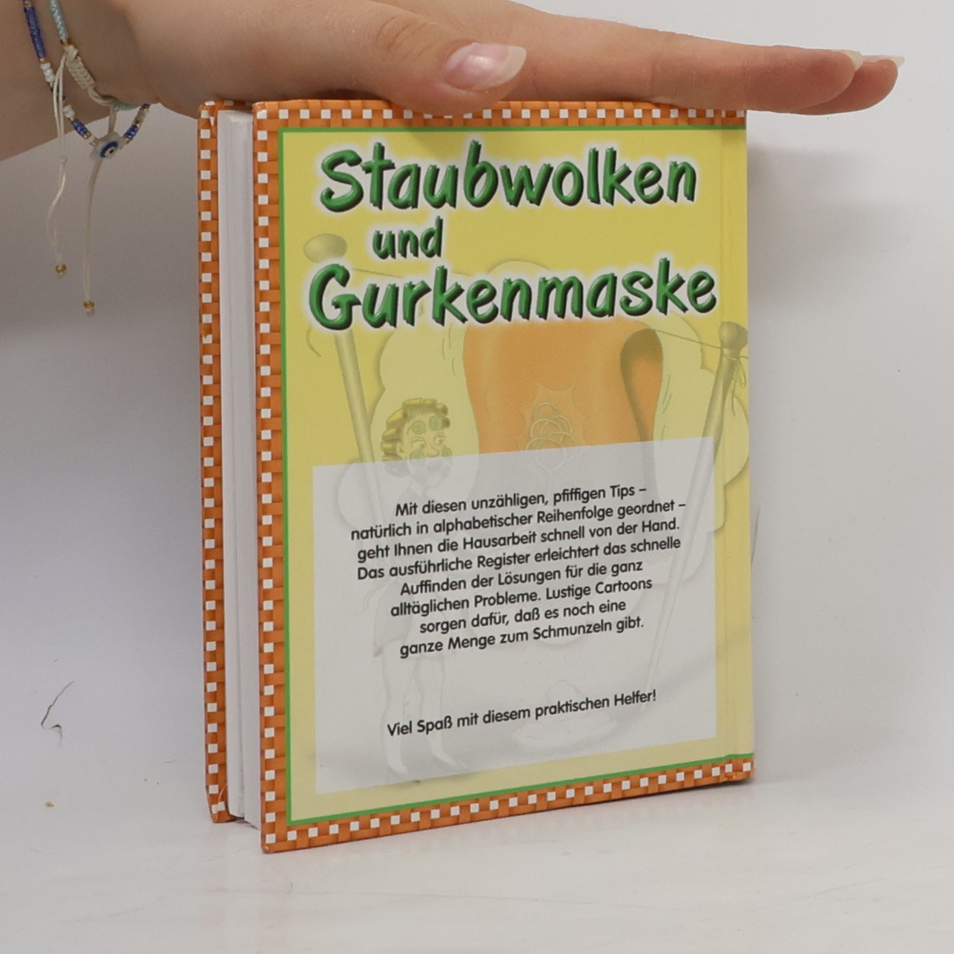Margit Mering Staubwolken und Gurkemaske
