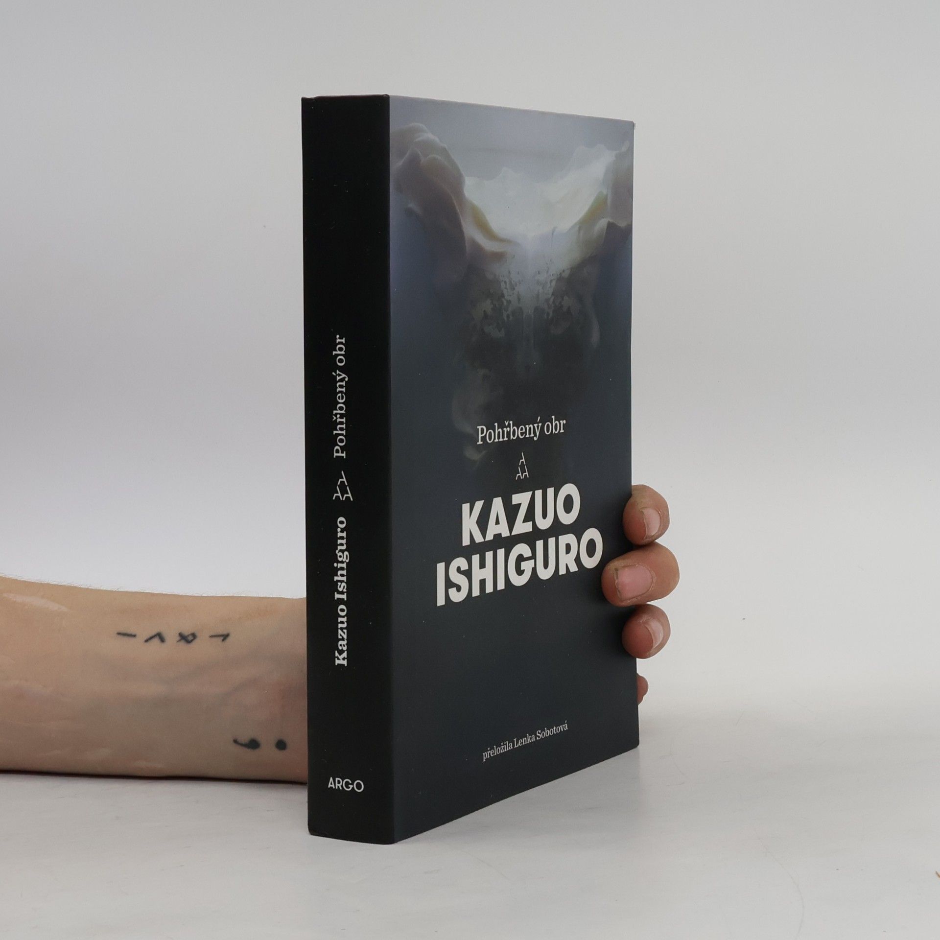 Kazuo Ishiguro Pohřbený obr