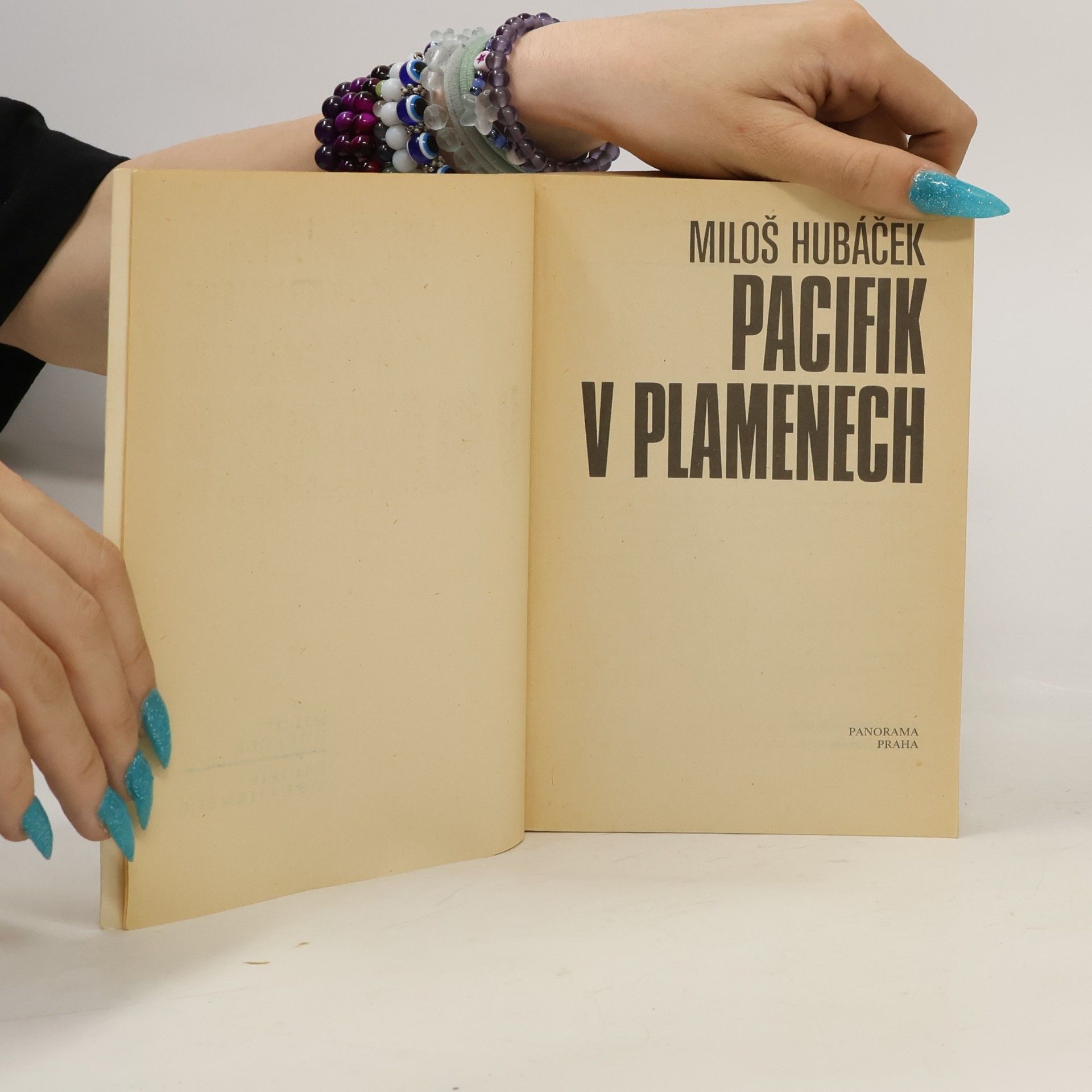 Miloš Hubáček Pacifik v plamenech