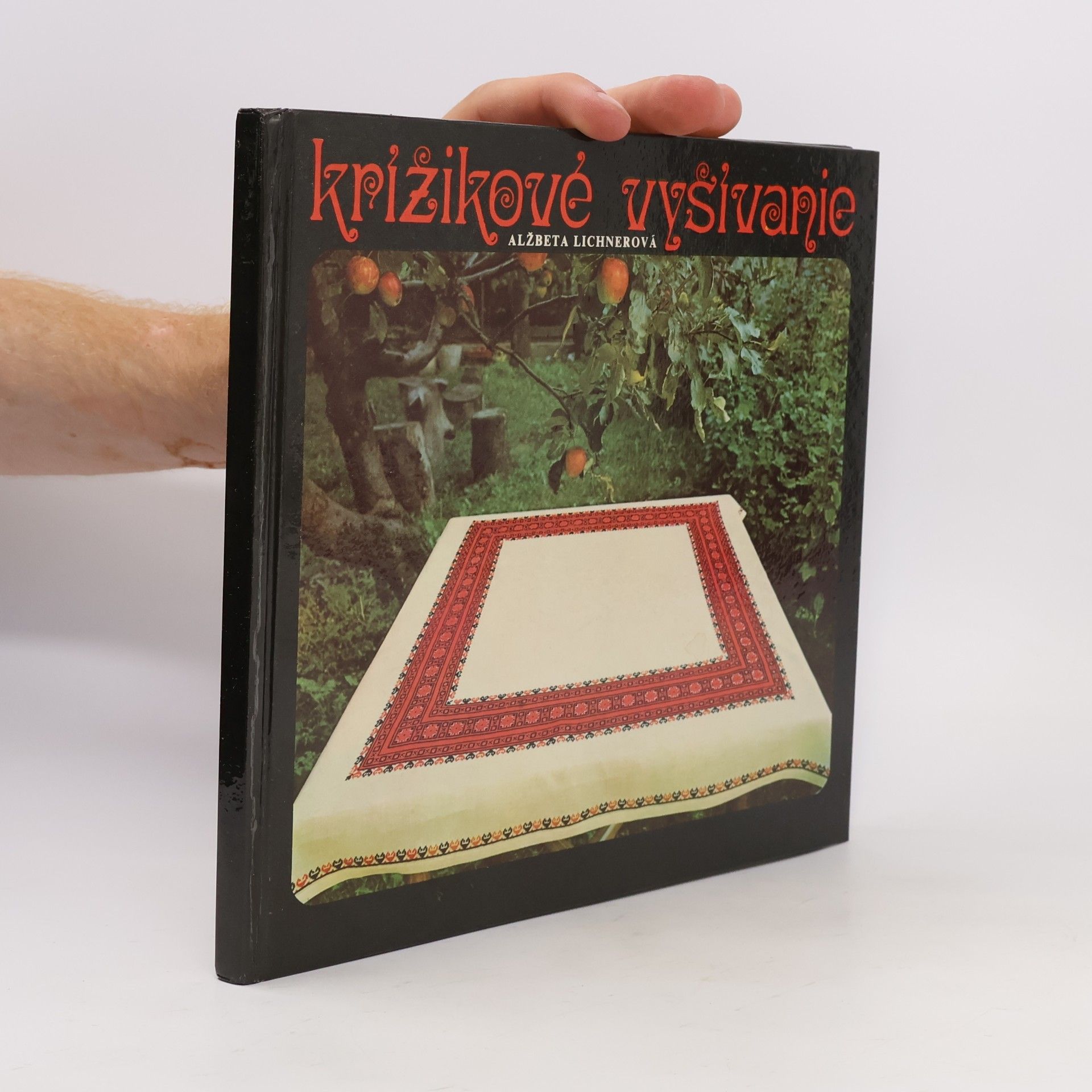 Alžbeta Lichnerová Krížikové vyšívanie