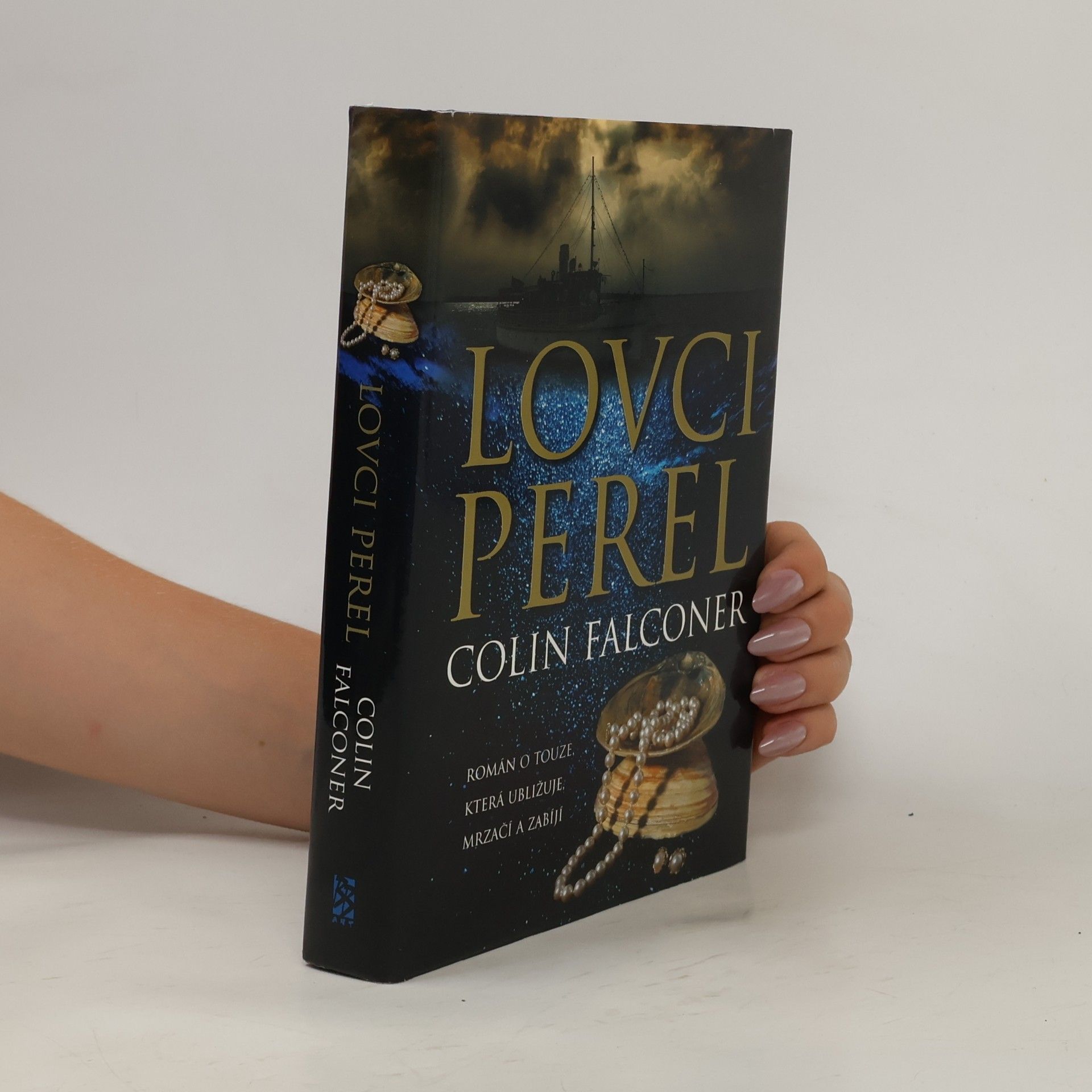 Colin Falconer Lovci perel