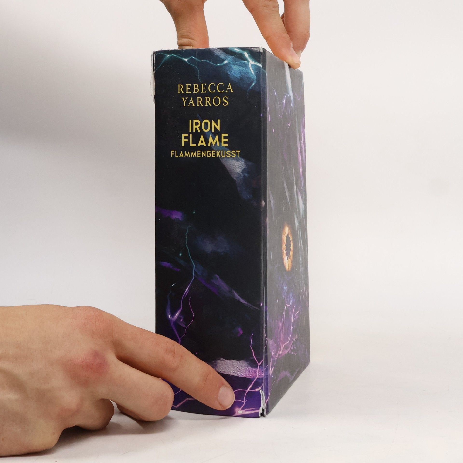 Rebecca Yarros Iron Flame – Flammengeküsst
