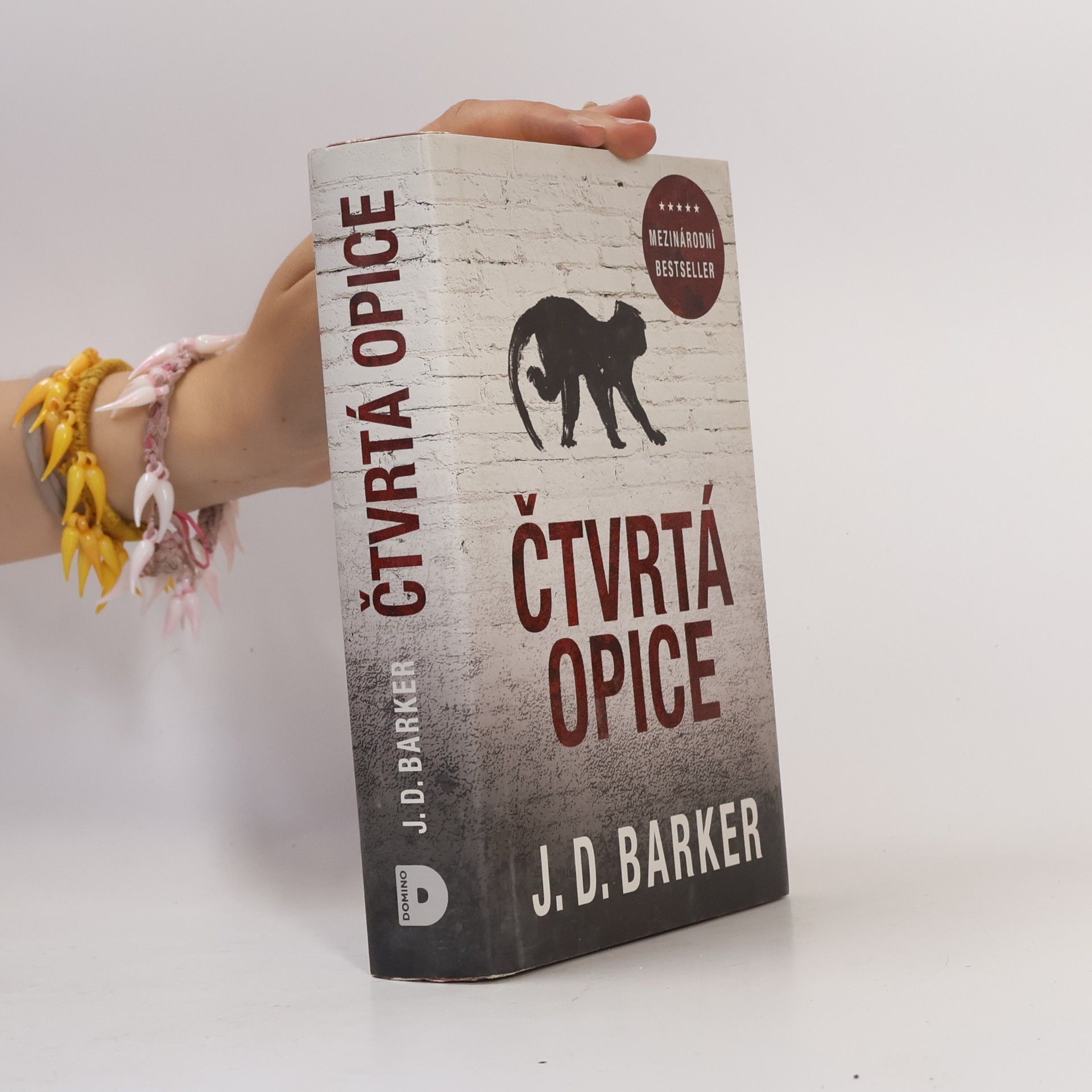 Jonathan Dylan Barker Čtvrtá opice