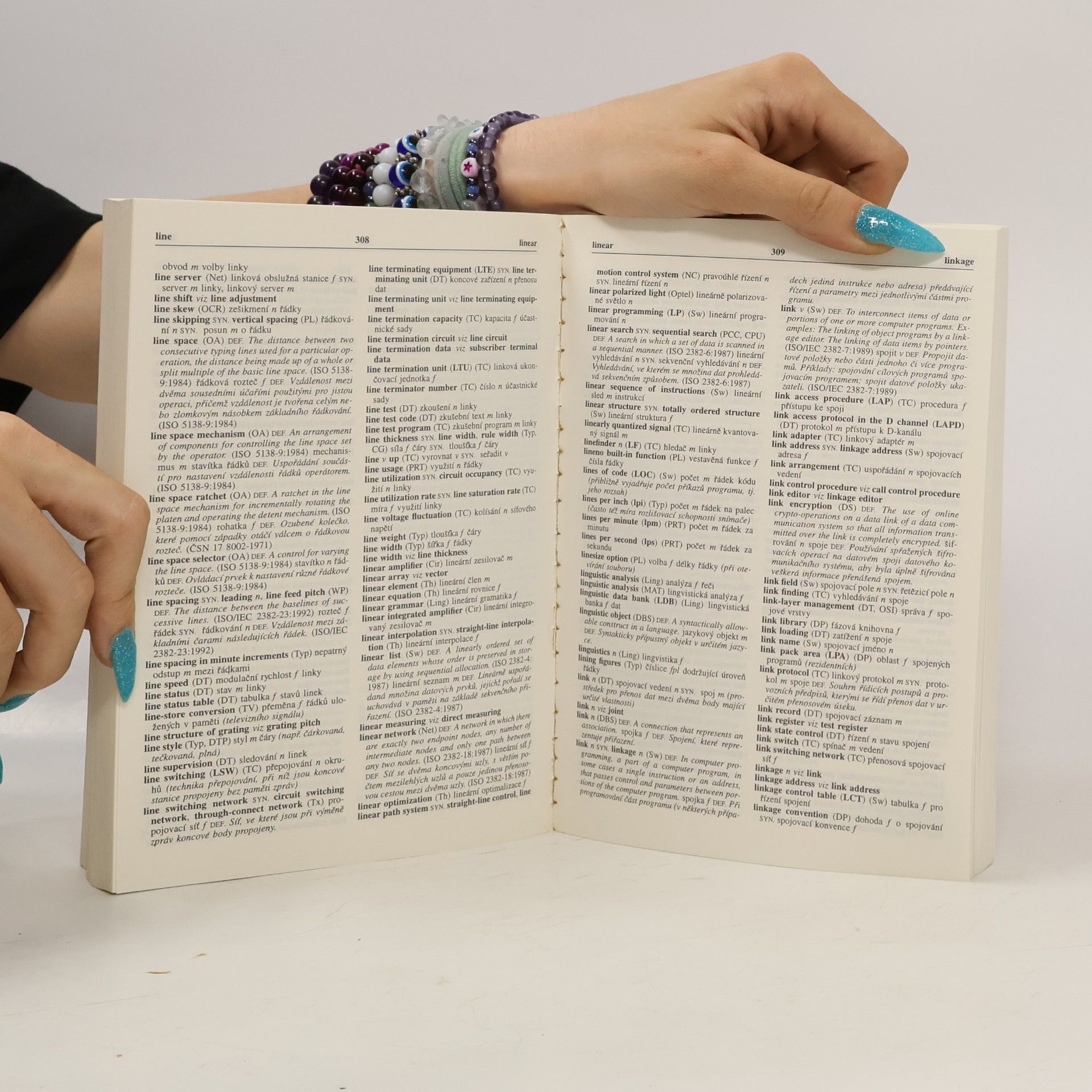 Oldřich Minihofer Anglicko-český slovník : Zpracování dat, telekomunikace a kancelářské systémy = English-Czech Dictionary : Data Processing, Telecomunications, Office Systems
