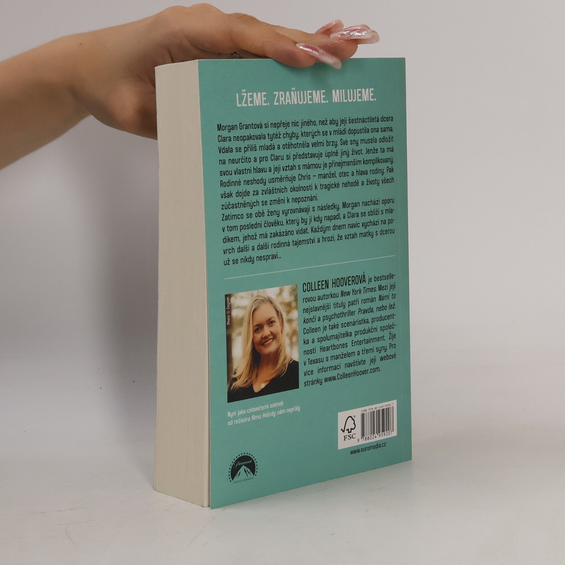 Colleen Hoover Nelituju ničeho