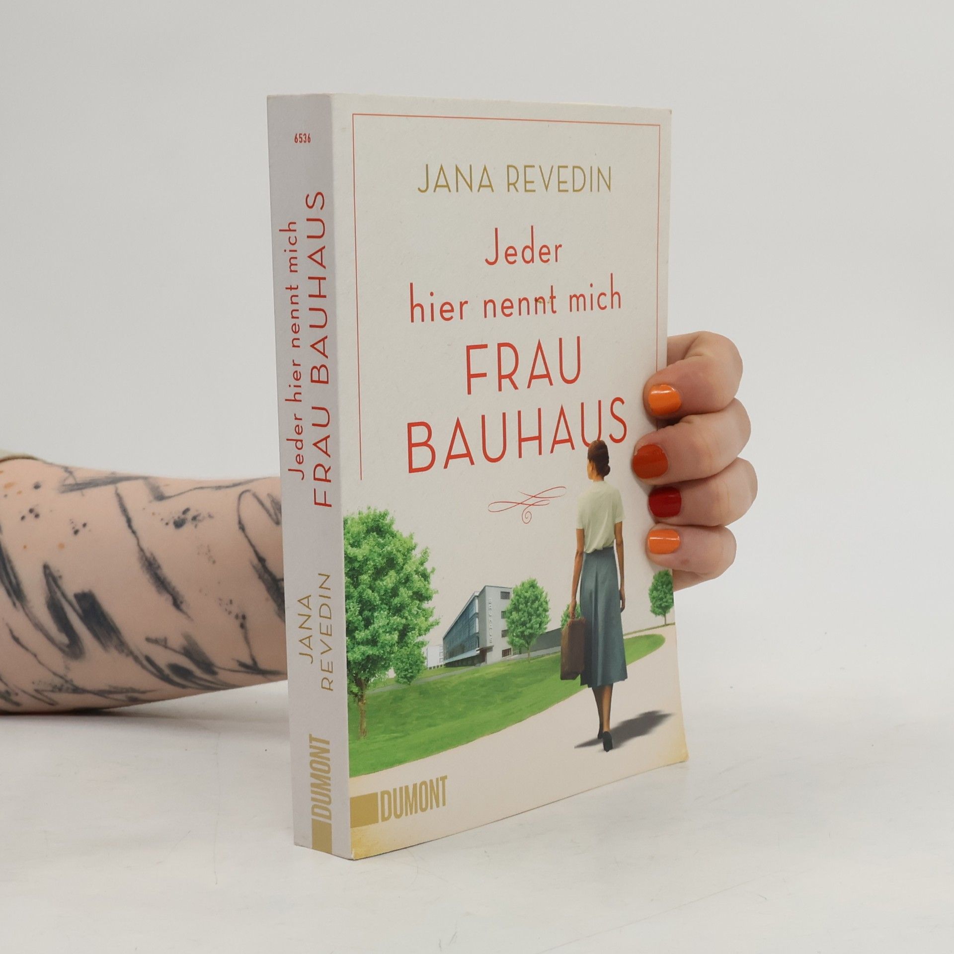Jana Revedin Jeder hier nennt mich Frau Bauhaus
