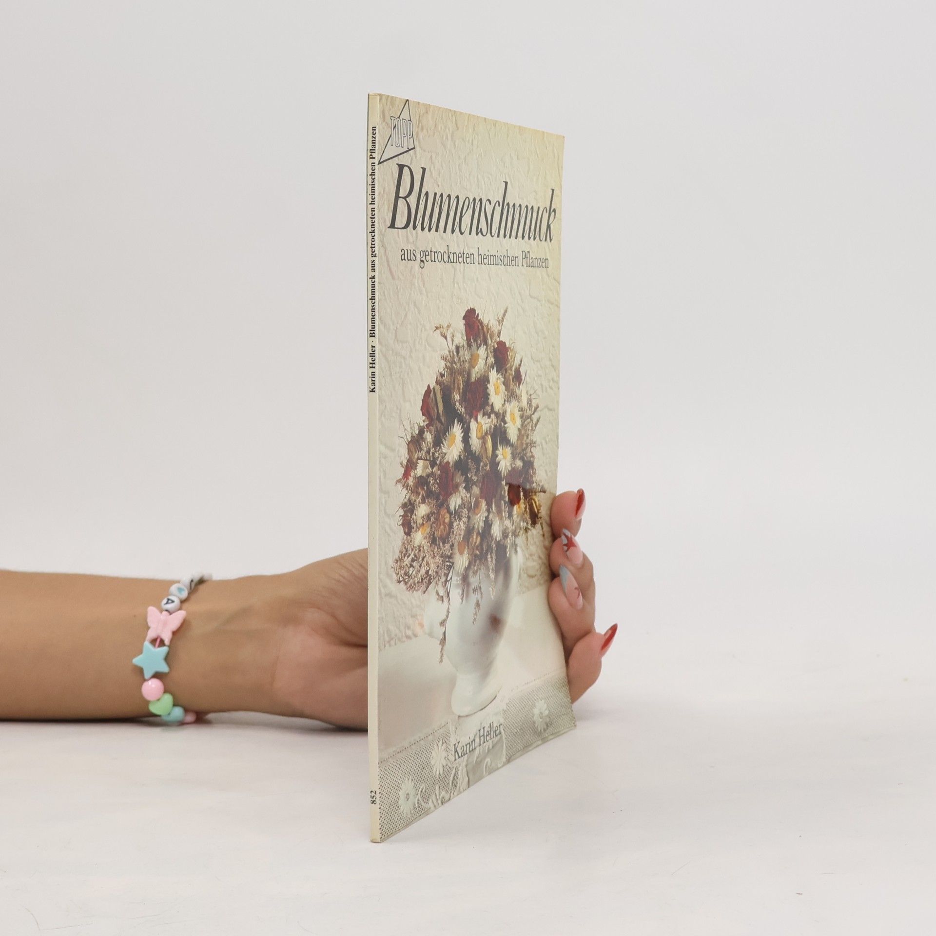 Karin Heller Blumenschmuck aus getrockneten heimischen Pflanzen