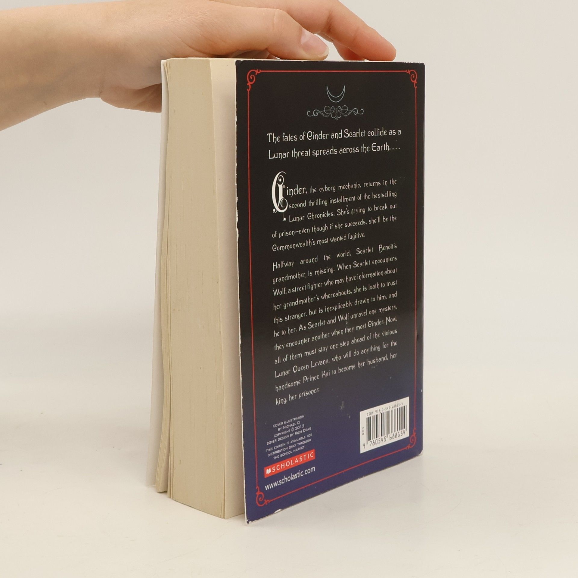 Marissa Meyer Scarlet