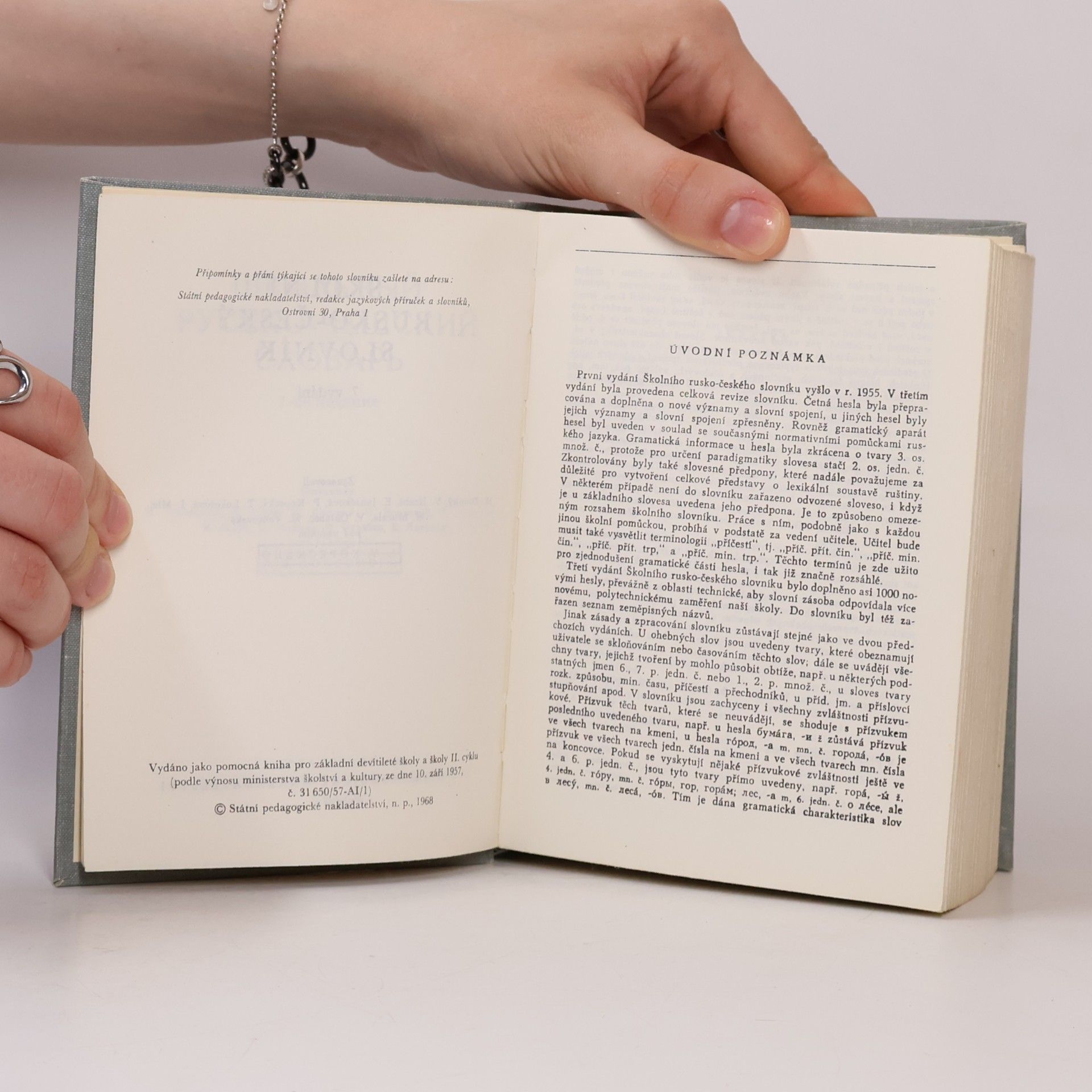 Autorenkollektiv Školní rusko-český slovník