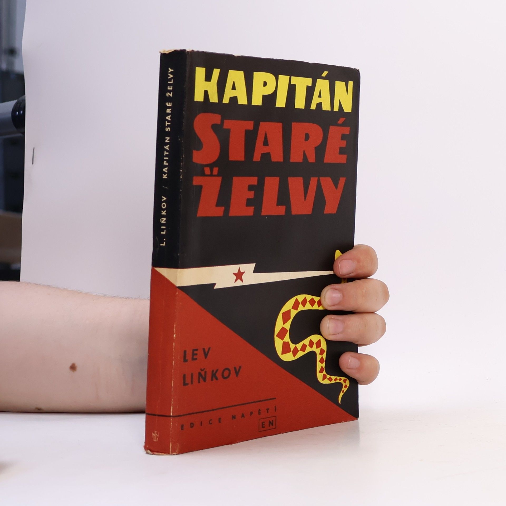 Lev Liňkov Kapitán "Staré želvy"