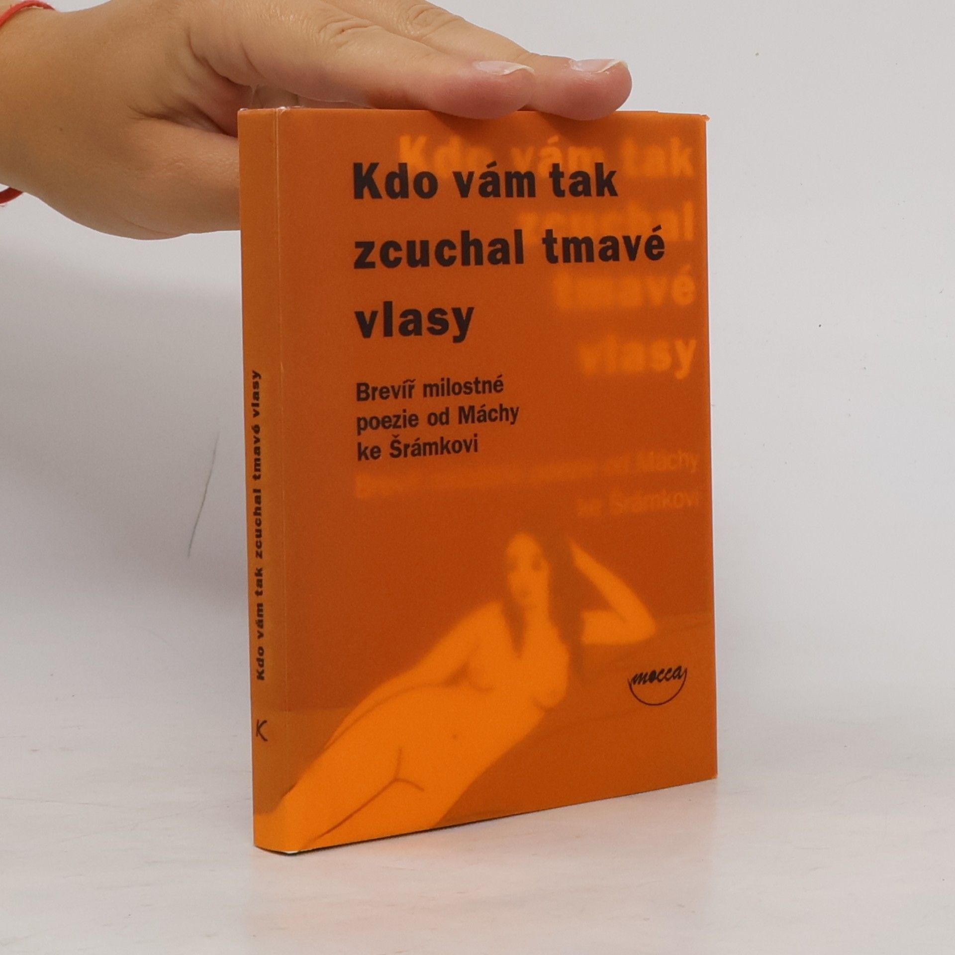 Kdo Vám tak zcuchal tmavé vlasy