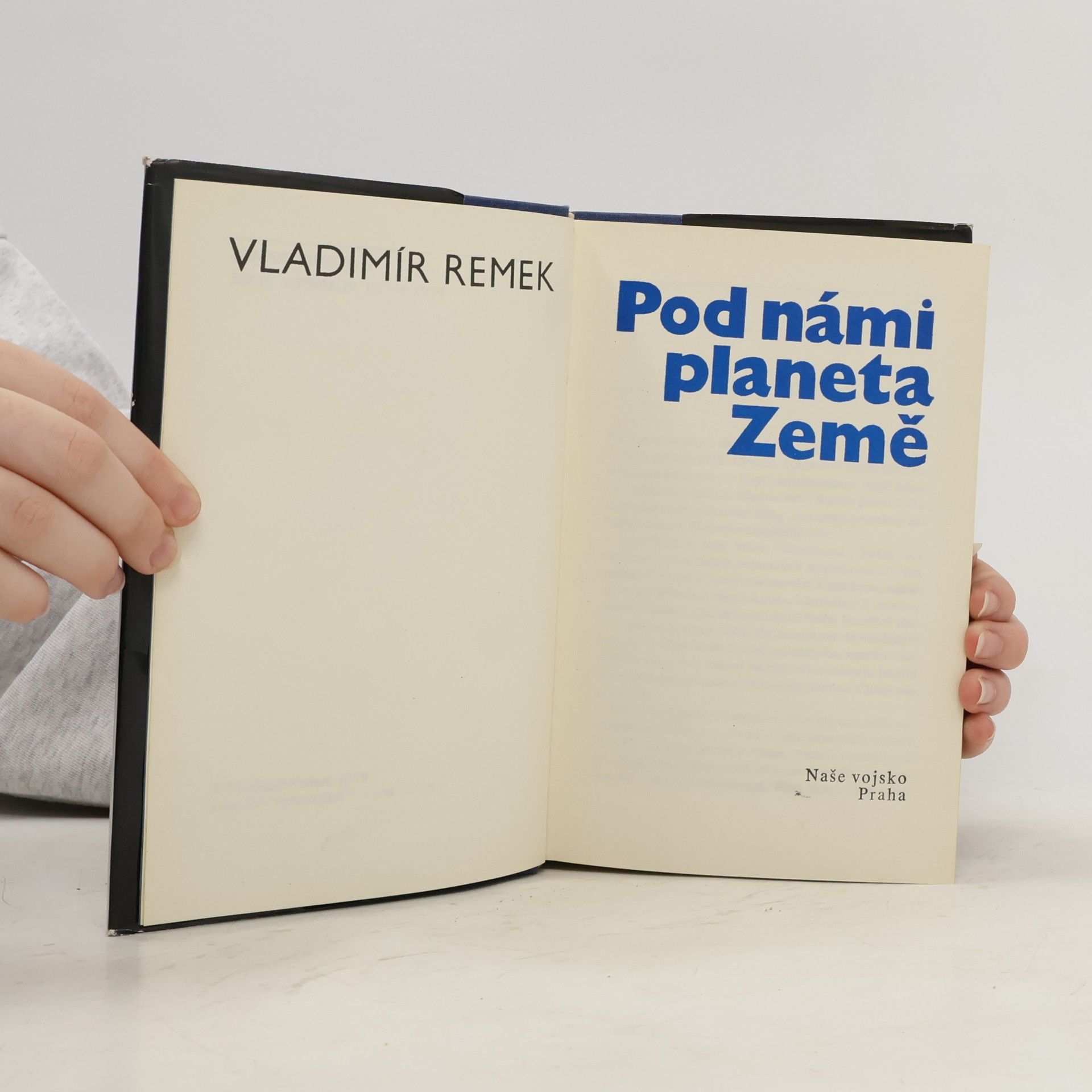 Vladimír Remek Pod námi planeta Země