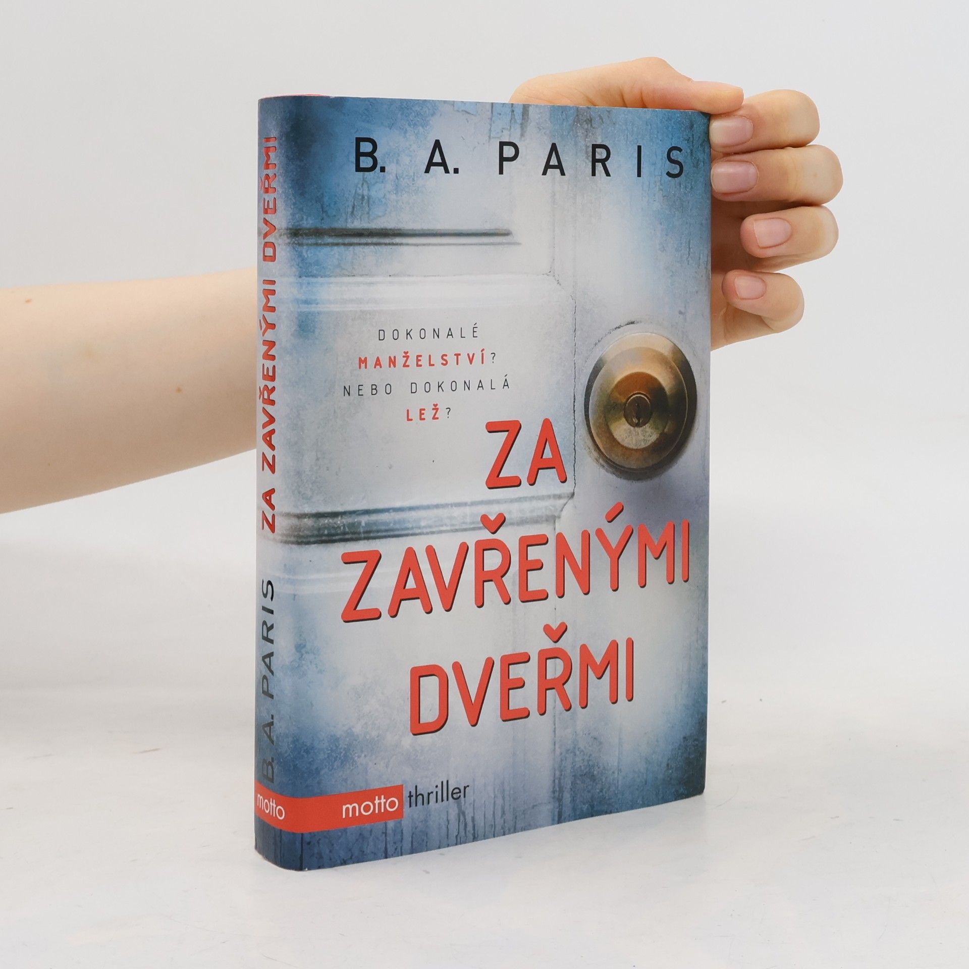 B.A. Paris Za zavřenými dveřmi
