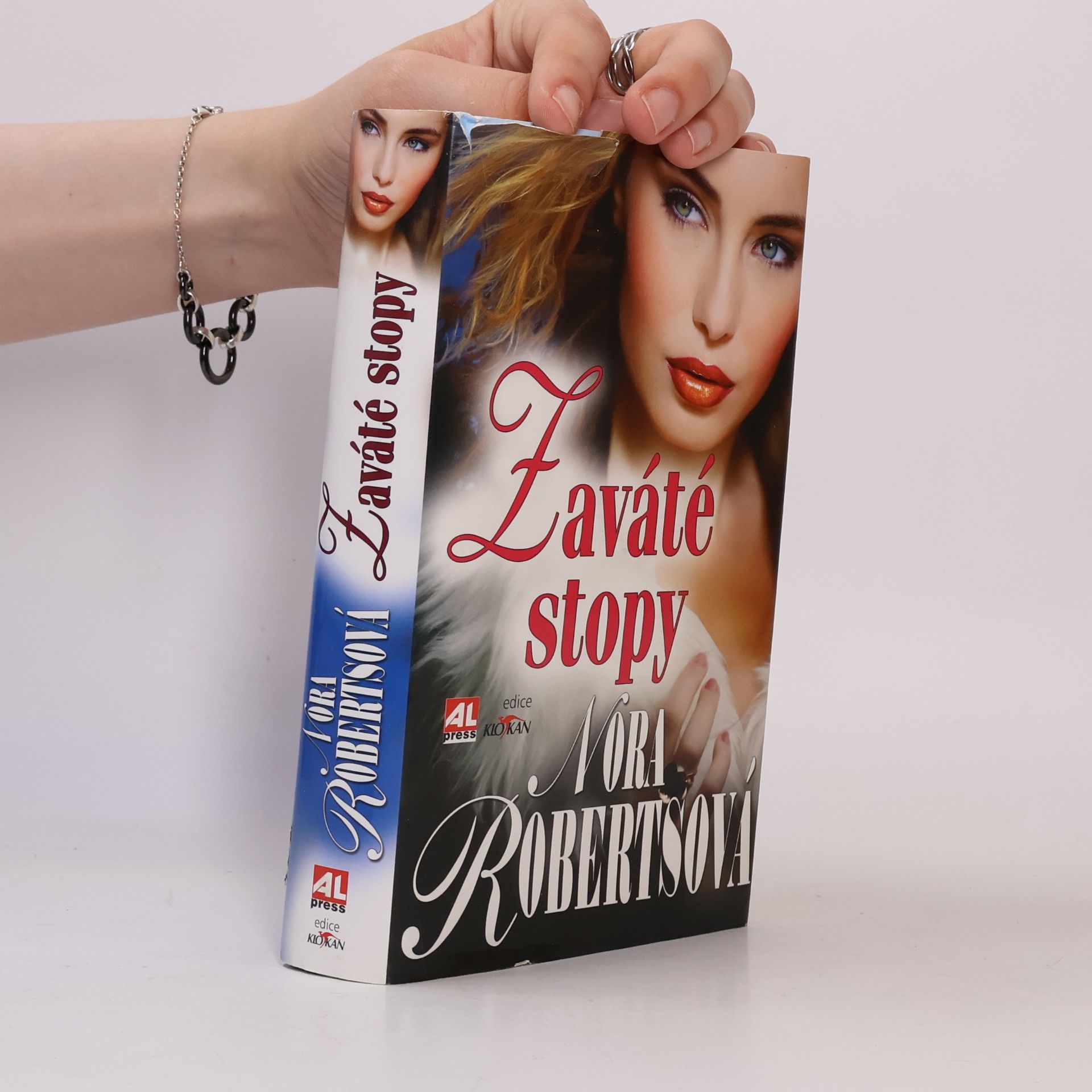 Nora Roberts Zaváté stopy