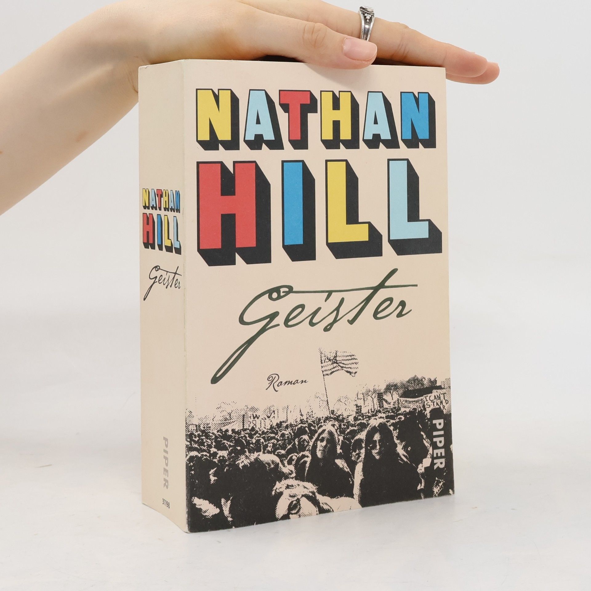 Nathan Hill Geister