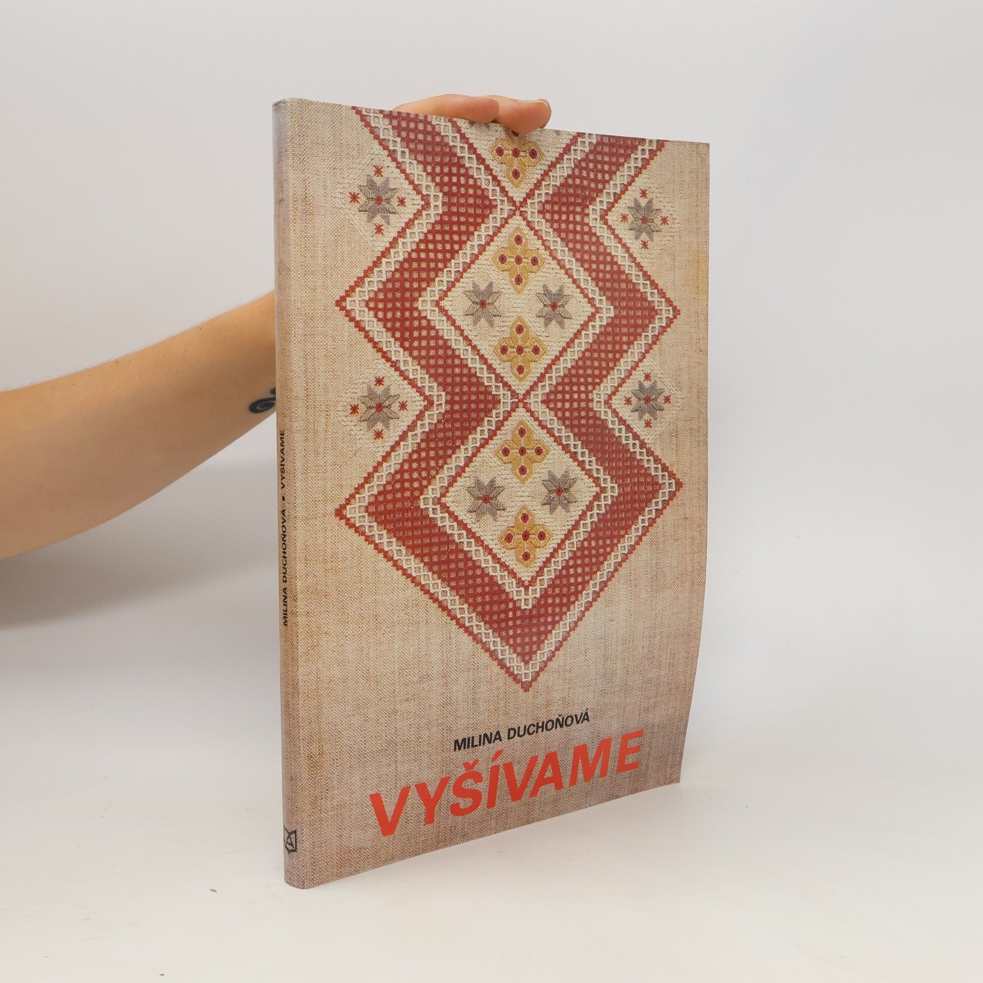 Milina Duchoňová Vyšívame
