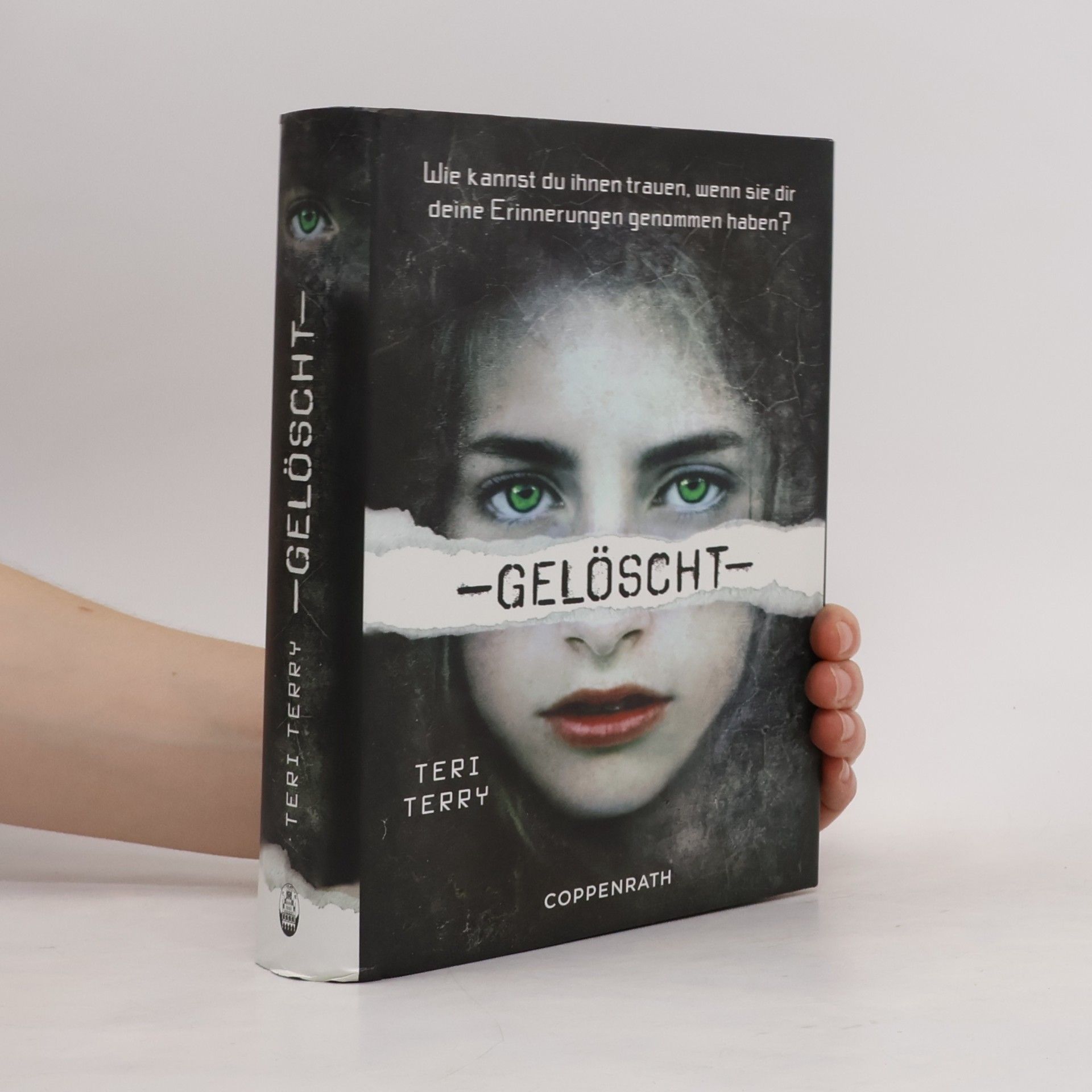 Teri Terry Gelöscht