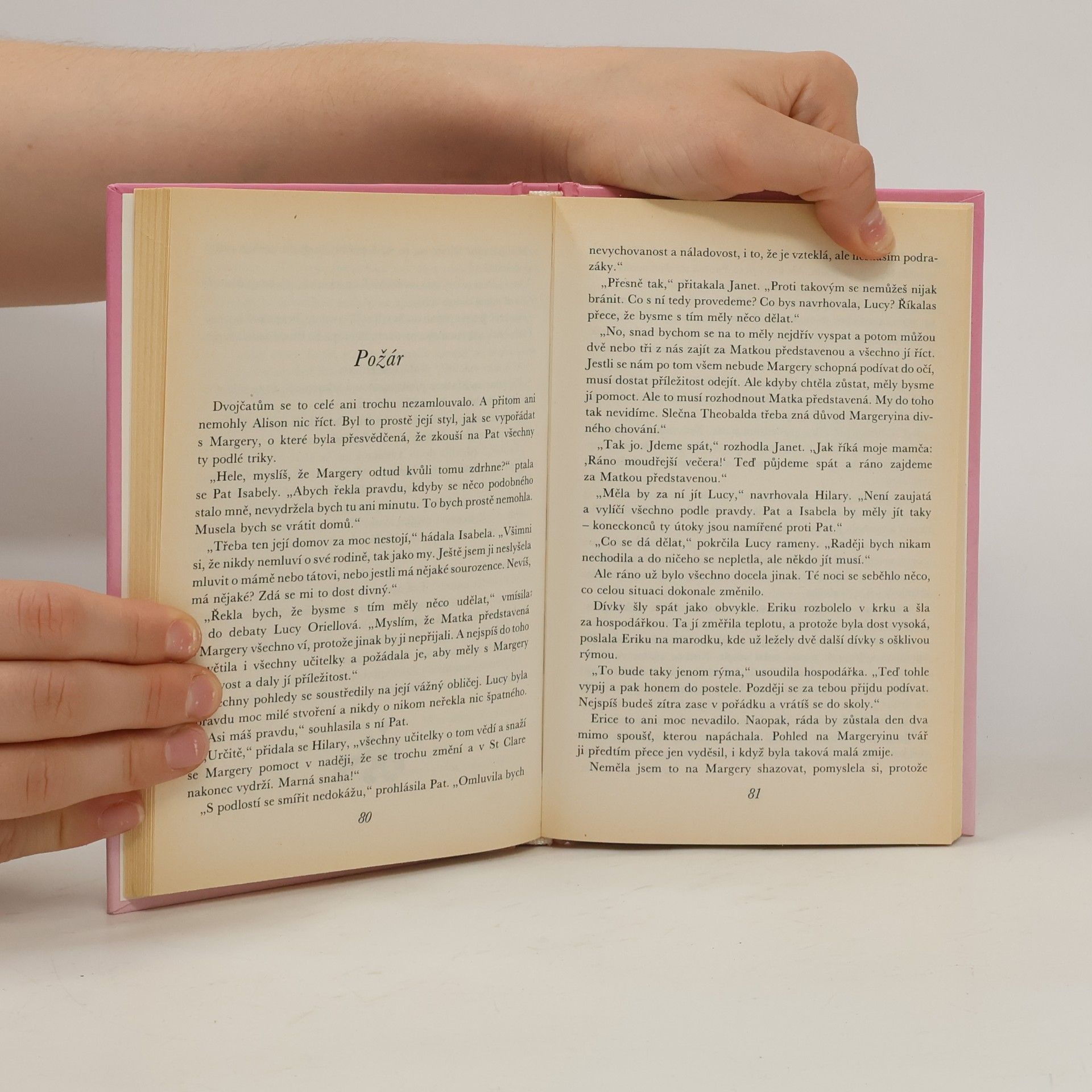 Enid Blyton Dvojčata Pat a Isabela: Druhý ze série příběhů ze školy St. Clare