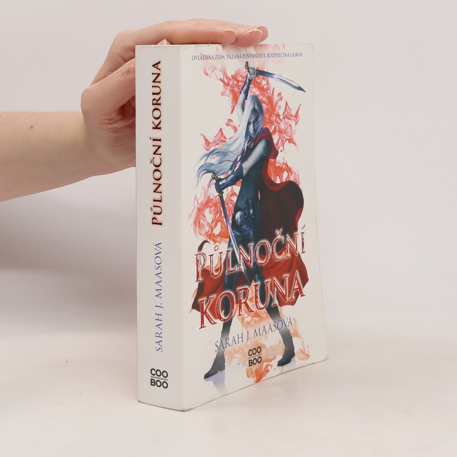 Sarah J. Maas Půlnoční koruna