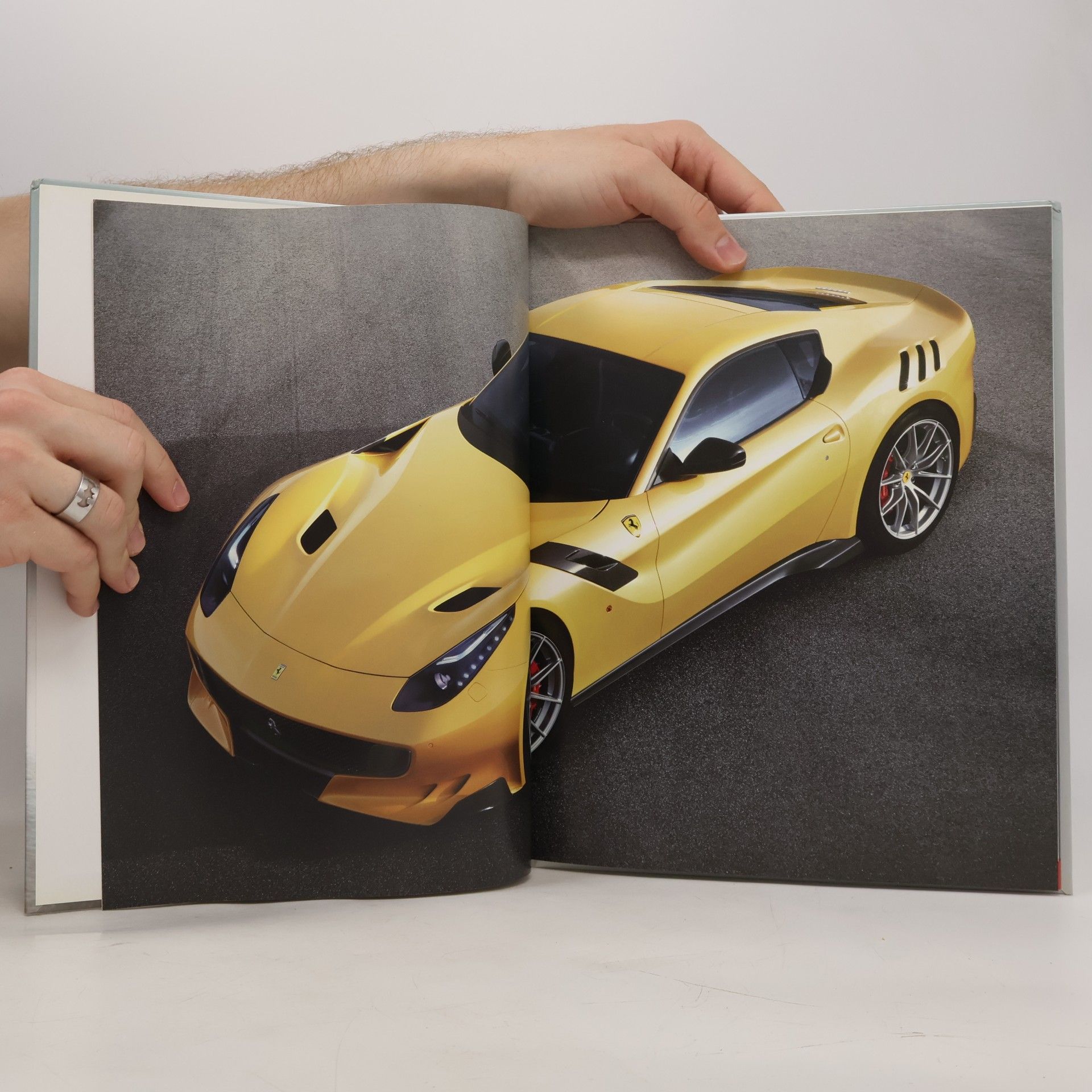 Collectif d'auteurs Le Grandi Ferrari: La passione in scala 1:24. F12tdf