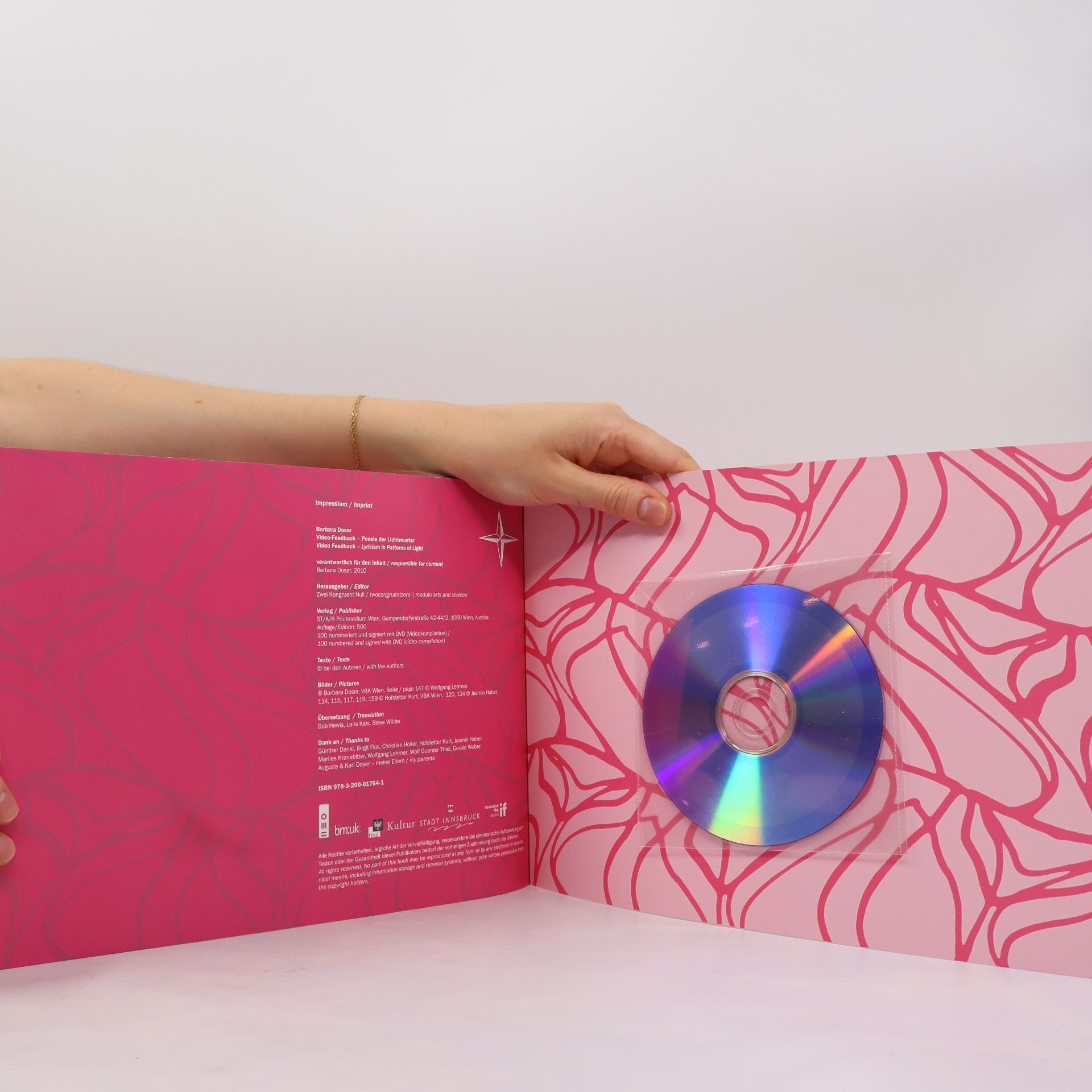 Barbara Doser Video-Feedback - Poesie der Lichtmuster / Video Feedback - Lyricism in Patterns of Light