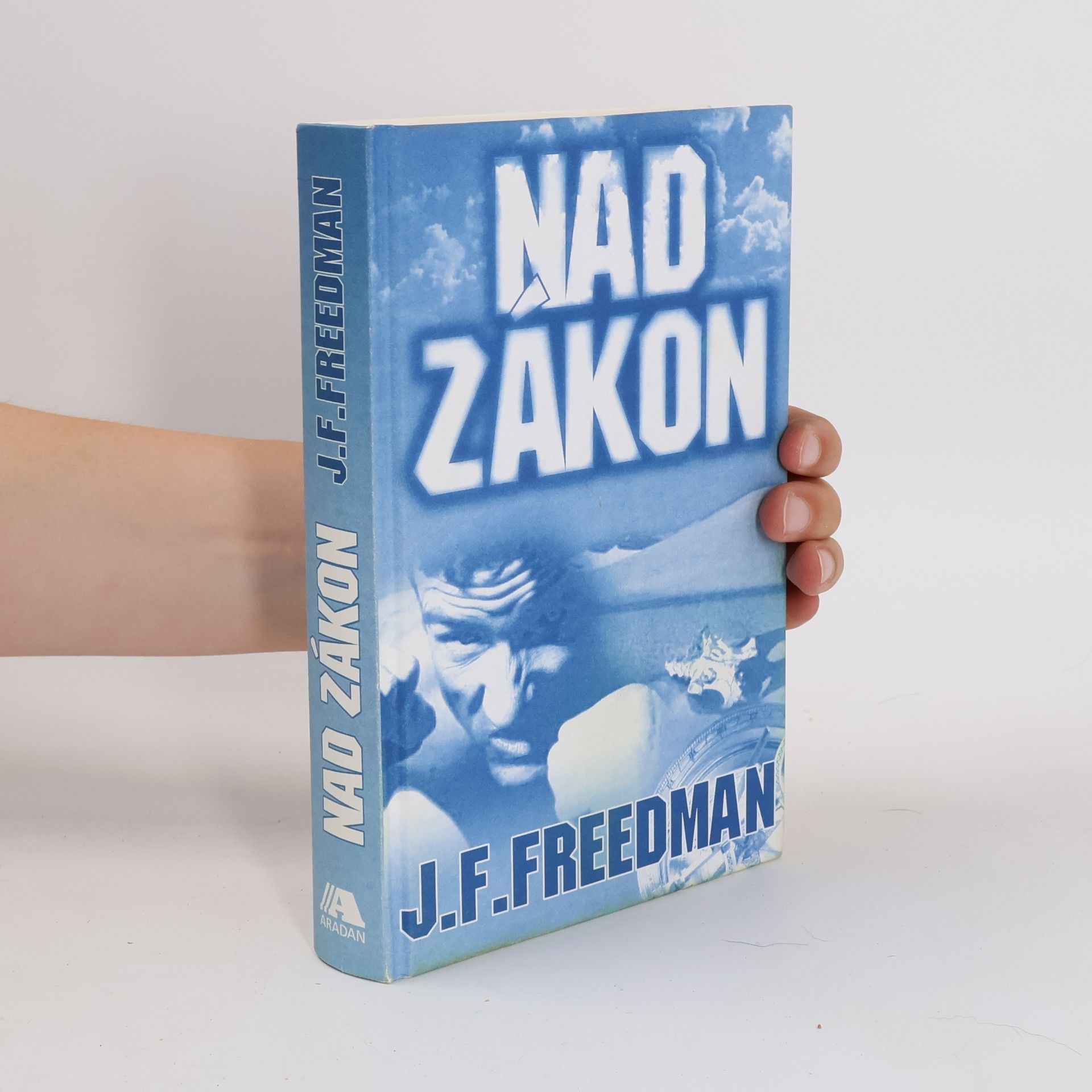 J. F. Freedman Nad zákon