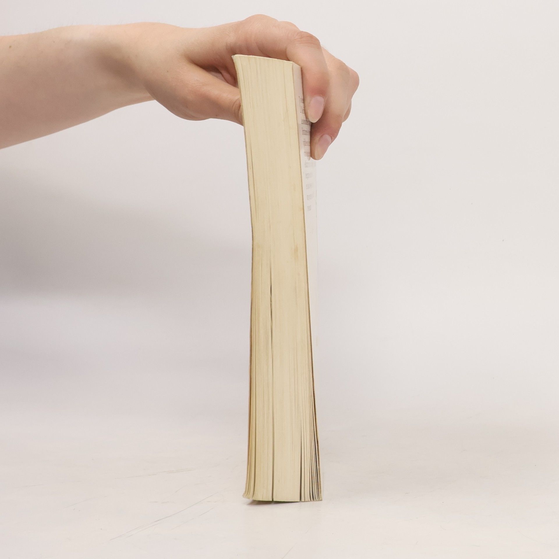Mary Stewart De Merlijn-trilogie - 2: De holle heuvels