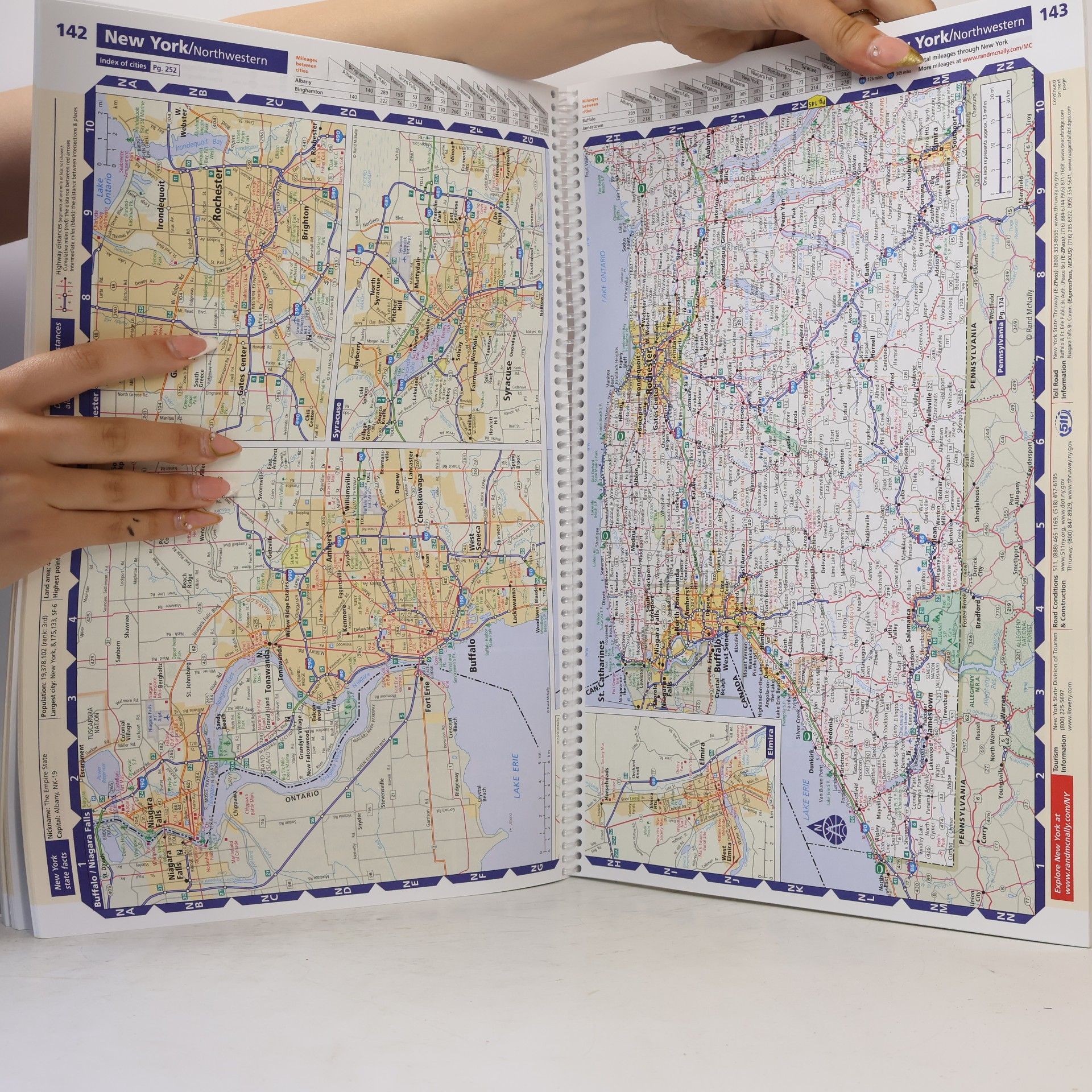 Rand McNally & Company Rand McNally Large Scale Road Atlas United States 2016