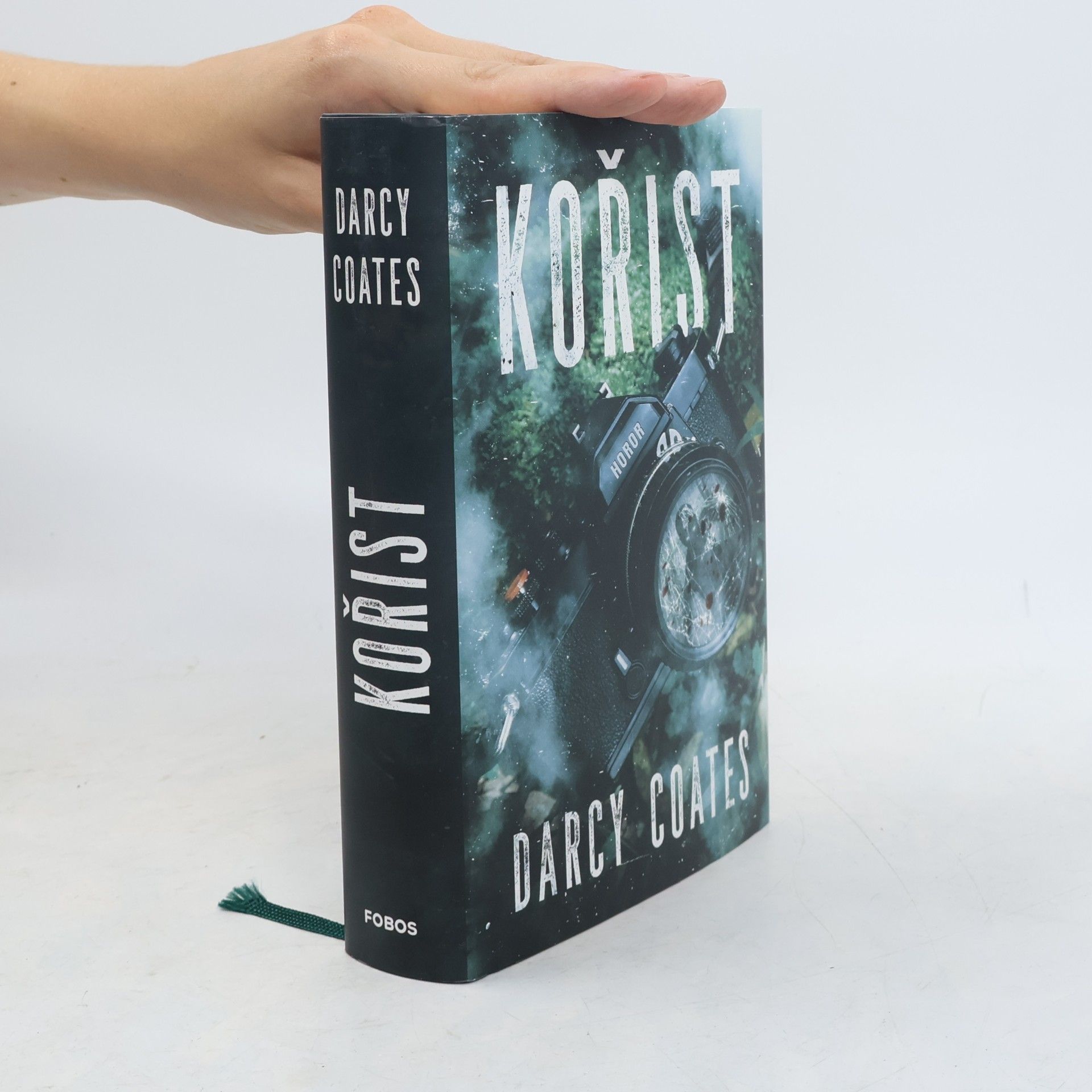 Darcy Coates Kořist