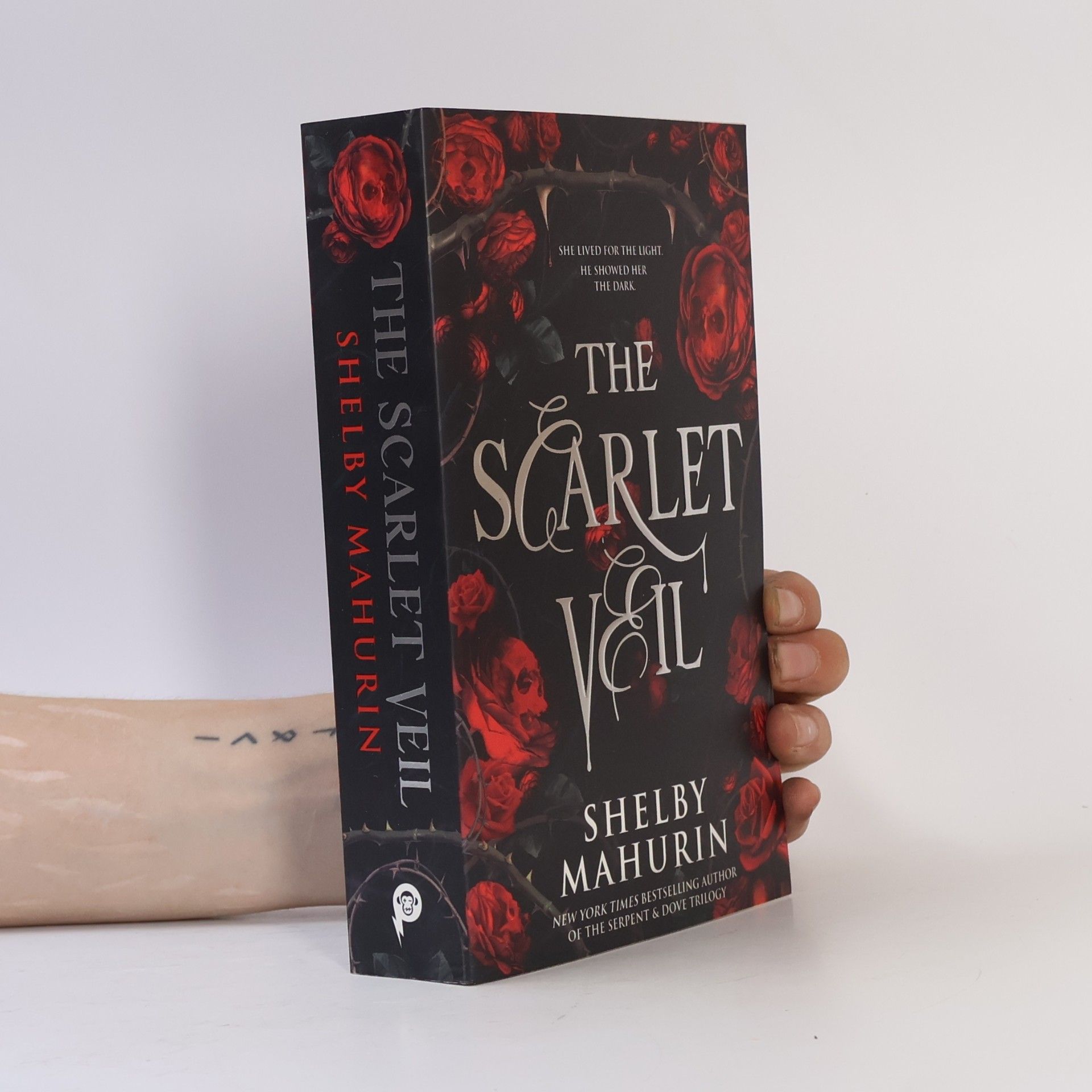 Shelby Mahurin The Scarlet Veil