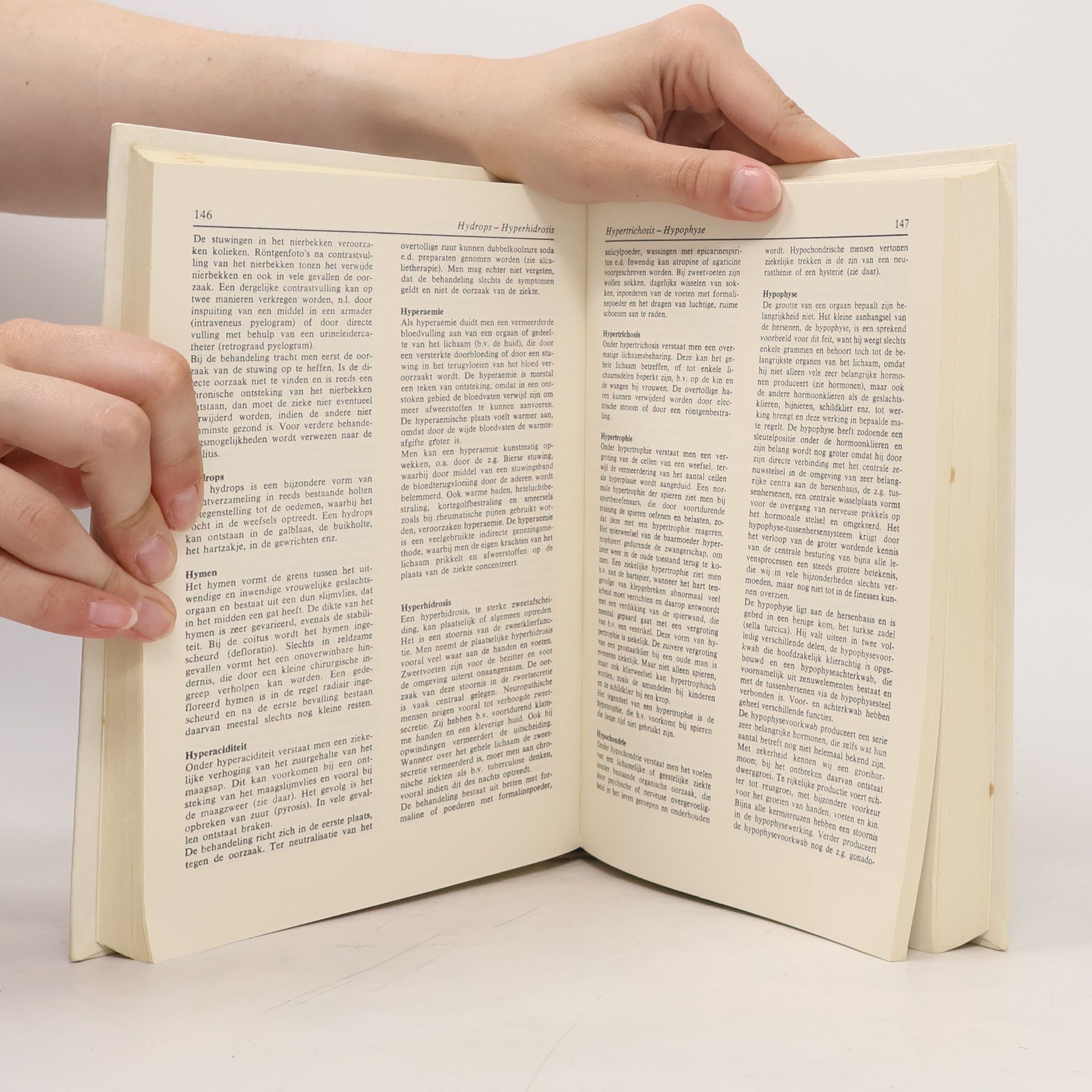 J. Van Ploos Amstel Medische encyclopedie voor gezin en verpleging