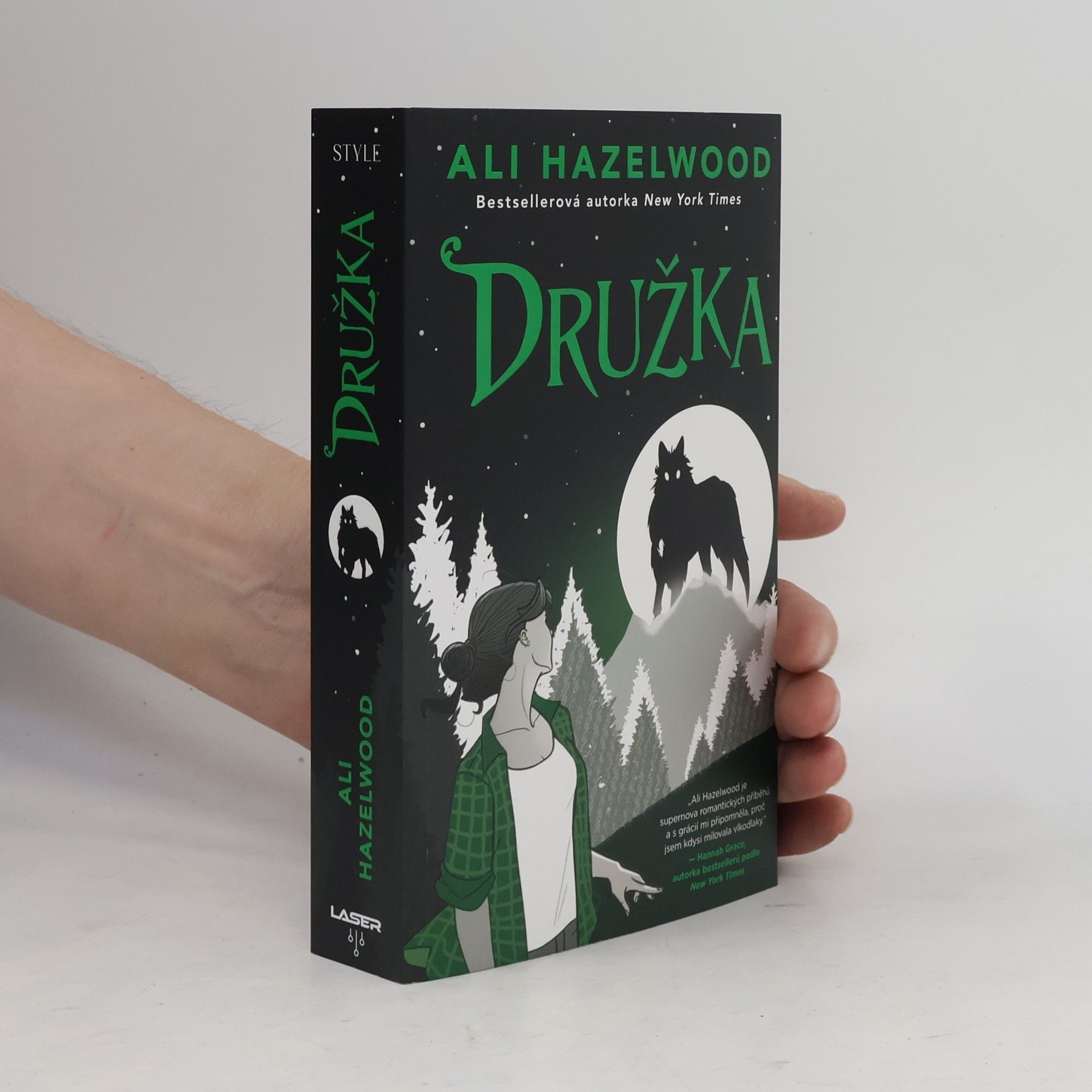 Ali Hazelwood Družka