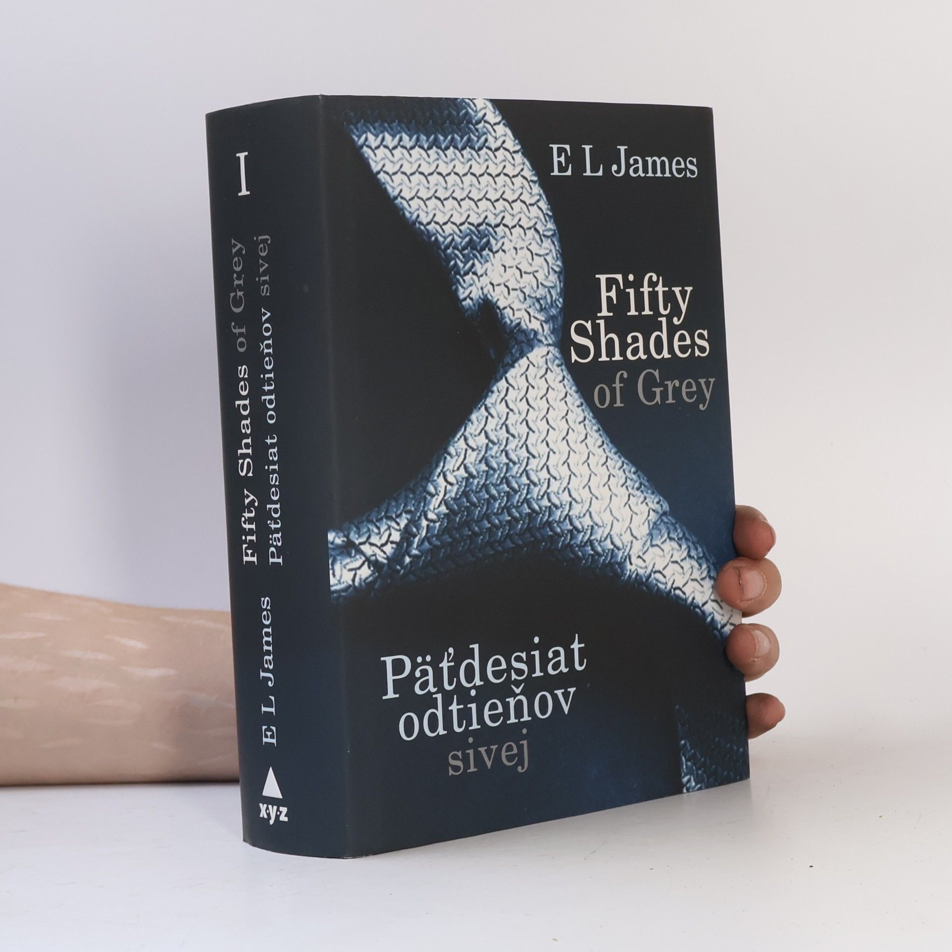 E. L. James Päťdesiat odtieňov sivej